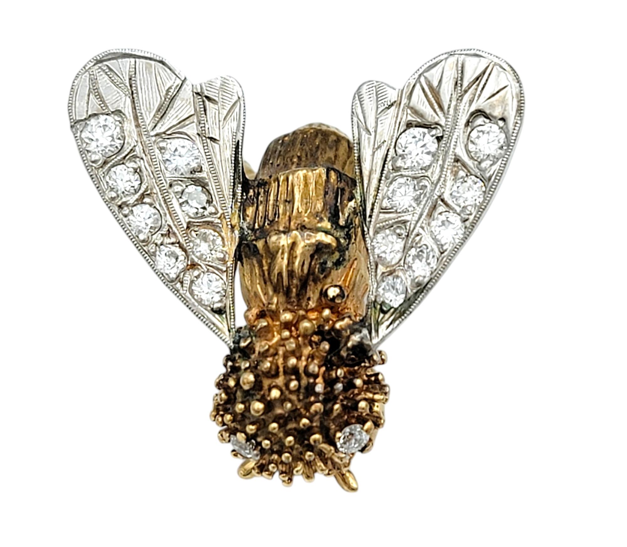 Vintage Bienenbrosche aus zweifarbigem 14 Karat Gold mit Flügeln mit alten europäischen Diamanten im Zustand „Gut“ im Angebot in Scottsdale, AZ