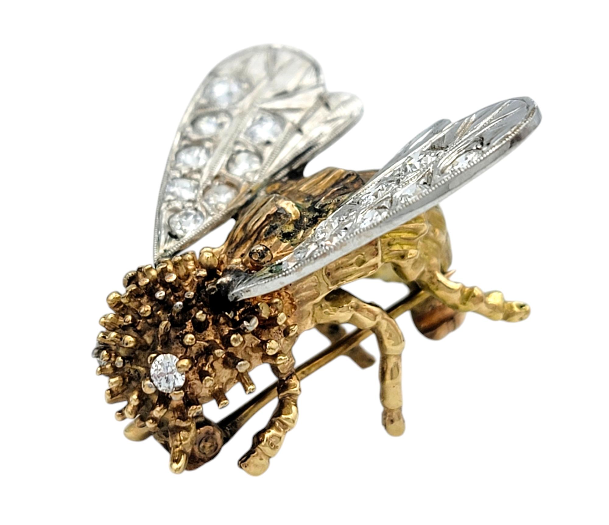 Vintage Bienenbrosche aus zweifarbigem 14 Karat Gold mit Flügeln mit alten europäischen Diamanten für Damen oder Herren im Angebot