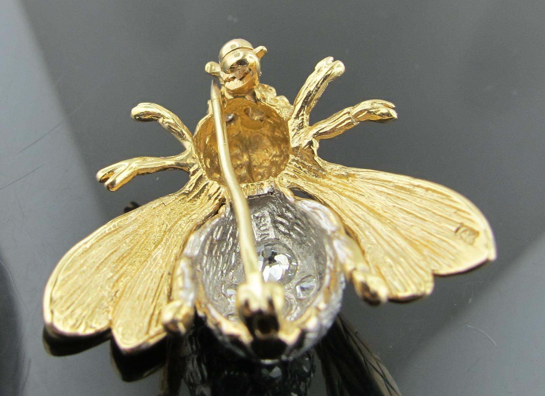 Vintage Bee Pin in 14 Karat Yellow Gold with 12 Old European Cut Diamonds In Excellent Condition In Palm Desert, CA