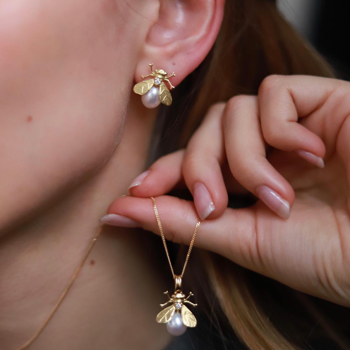 Vintage Bee Stud Pearl Diamond Earrings 18 Karat Yellow Gold 4