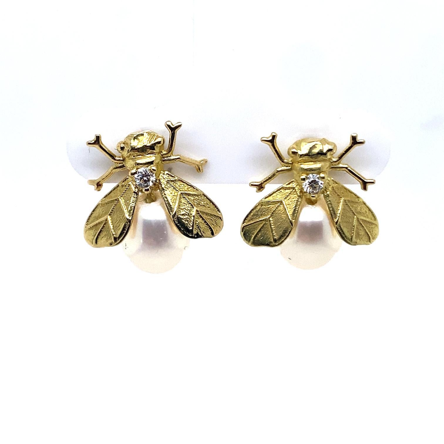 A pair of vintage bee stud pearl and diamond earrings set in 18 karat yellow gold. Circa 2000

The earrings are designed in yellow gold, each set to the thorax with a single round brilliant cut diamond for a total of 0.07 carats approximately
