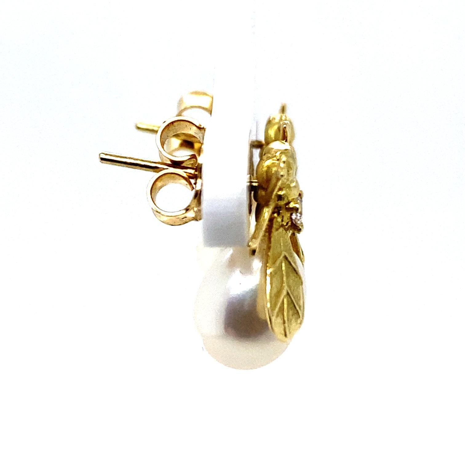 Vintage Bee Stud Pearl Diamond Earrings 18 Karat Yellow Gold In Good Condition For Sale In London, GB