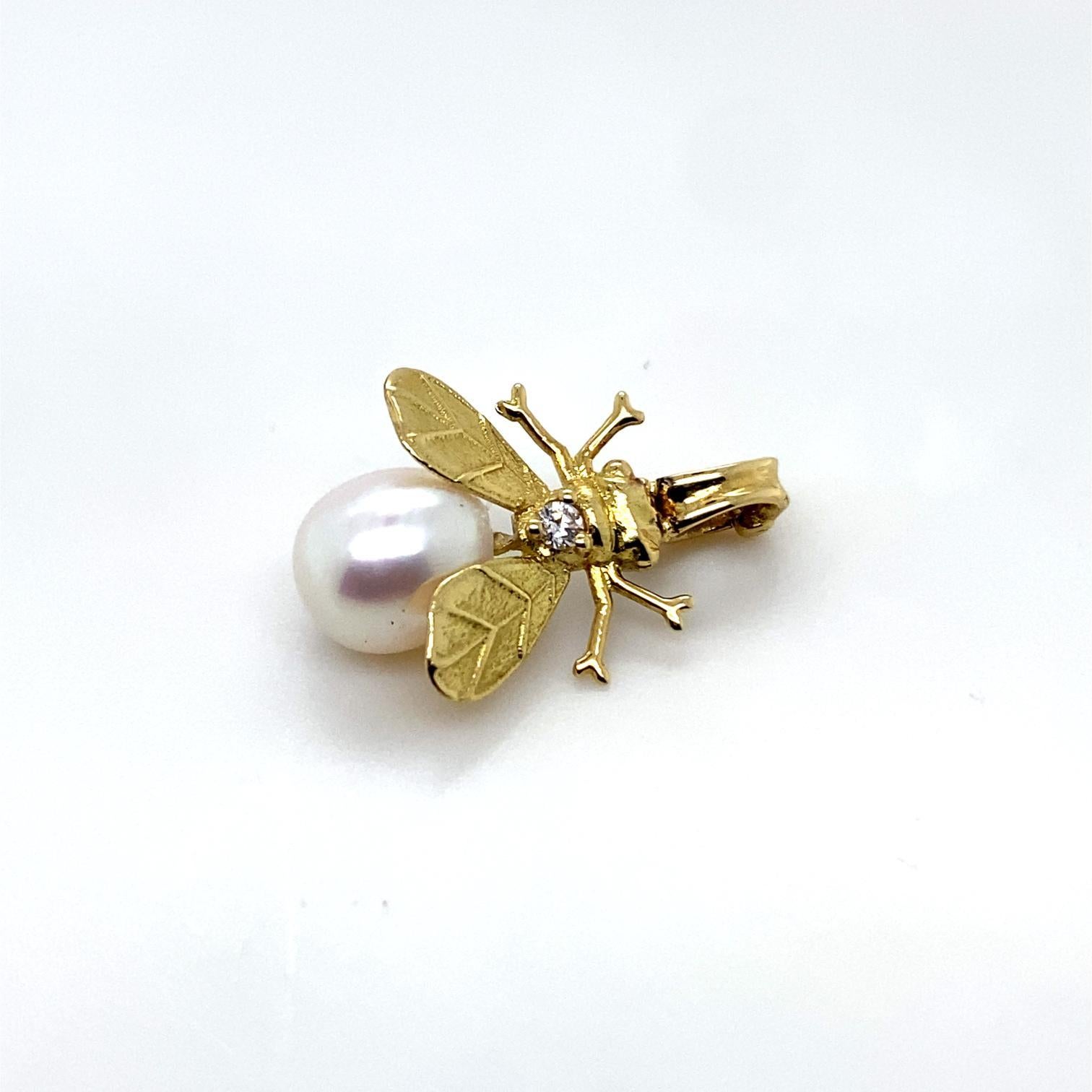 Vintage Bee Stud Pearl Diamond Pendant 18 Karat Yellow Gold For Sale 1