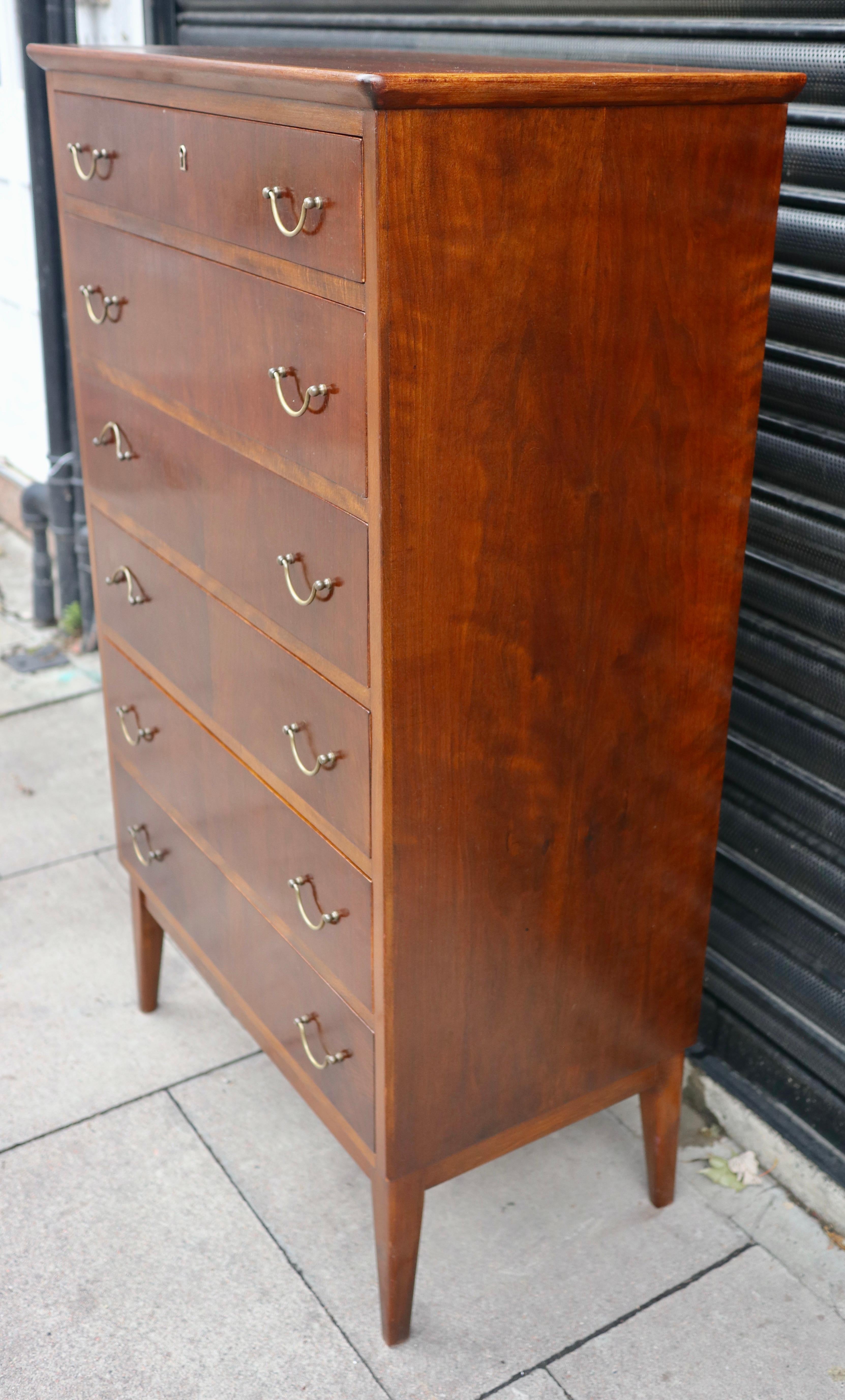 Vintage beech 1950s English 'tall boy' chest of drawers with brass handles For Sale 4