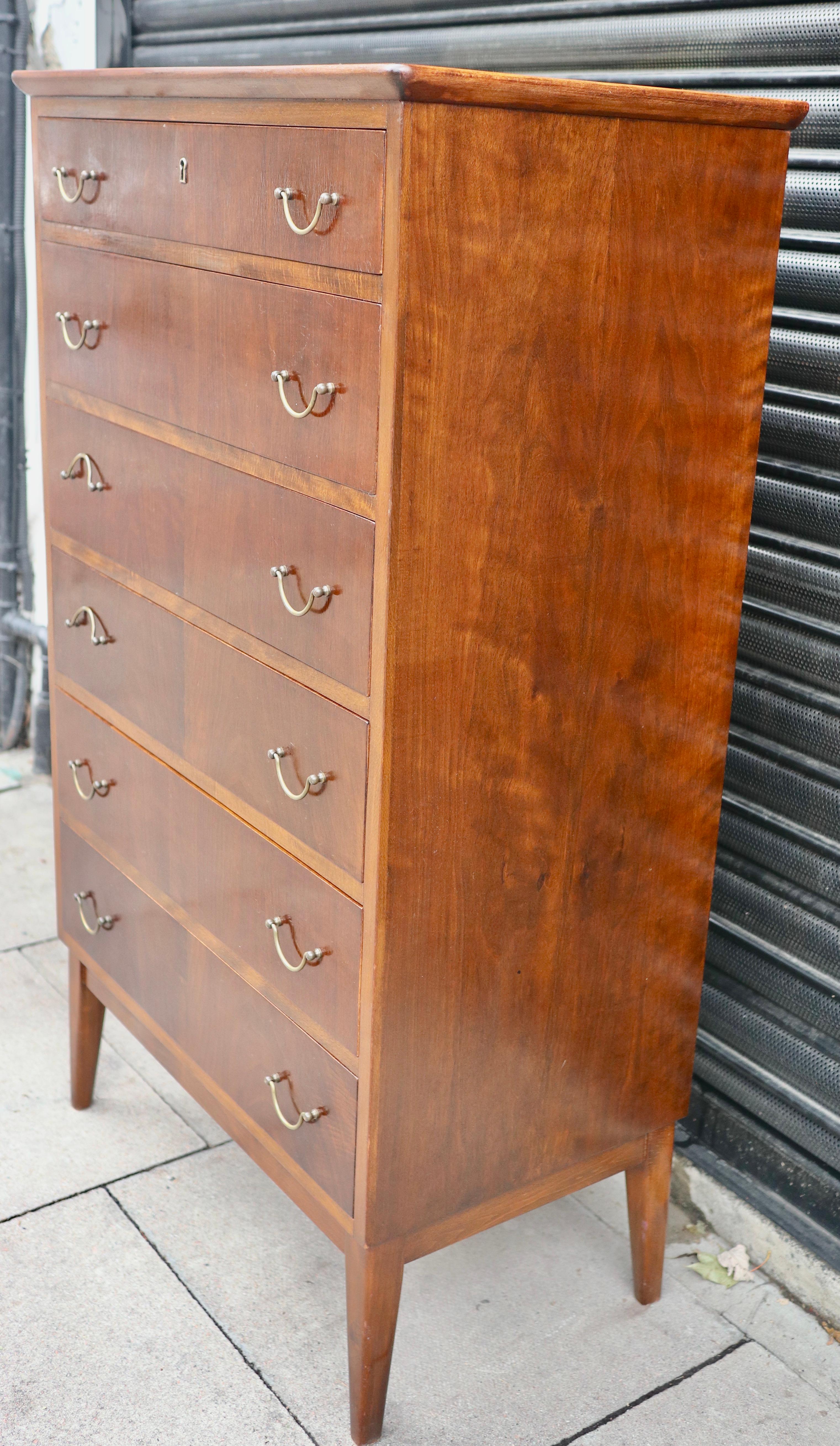 Vintage beech 1950s English 'tall boy' chest of drawers with brass handles For Sale 5