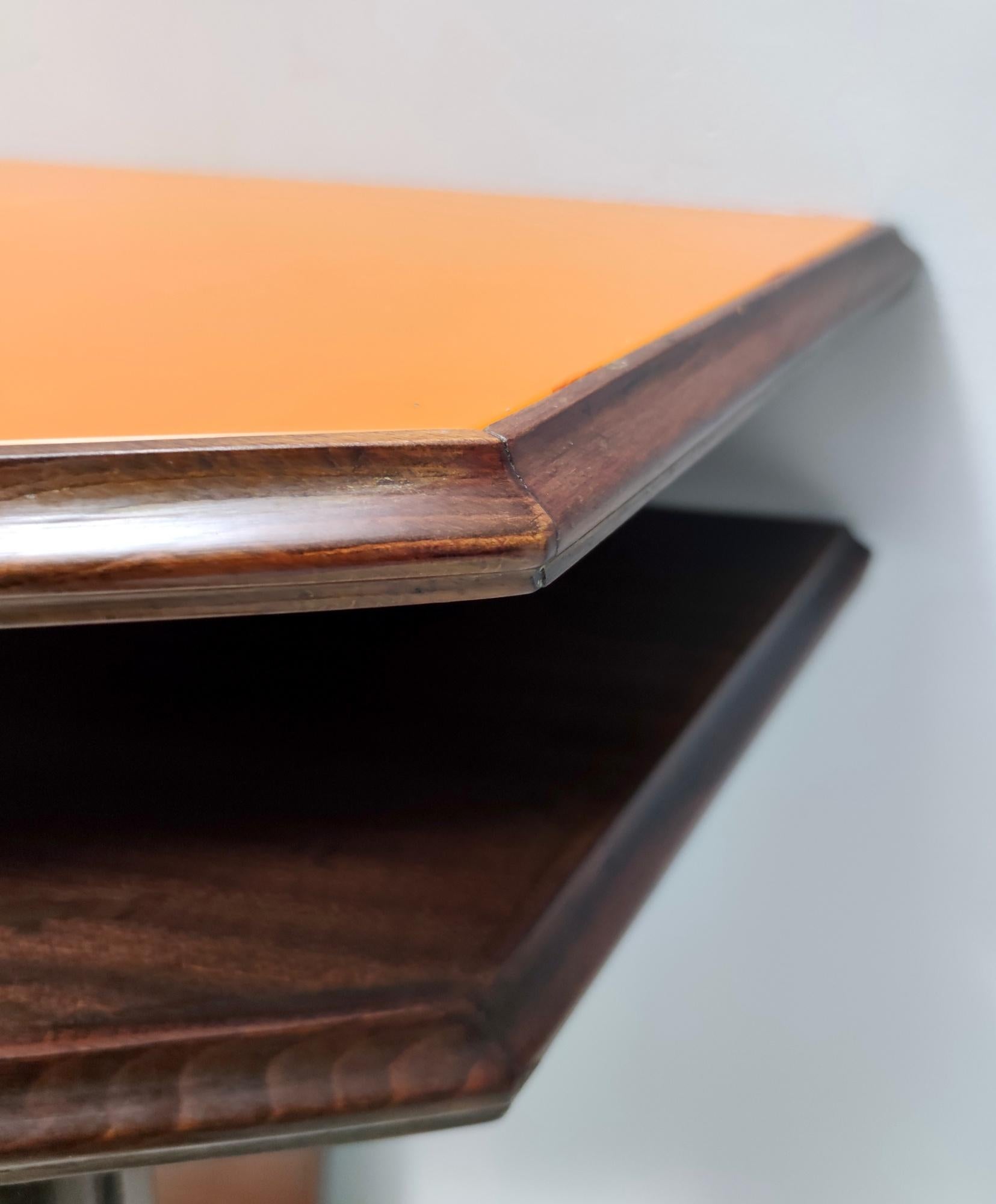 Konsolentisch aus Buche und Nussbaumwurzelholz mit orangefarbener Glasplatte, Italien im Angebot 1