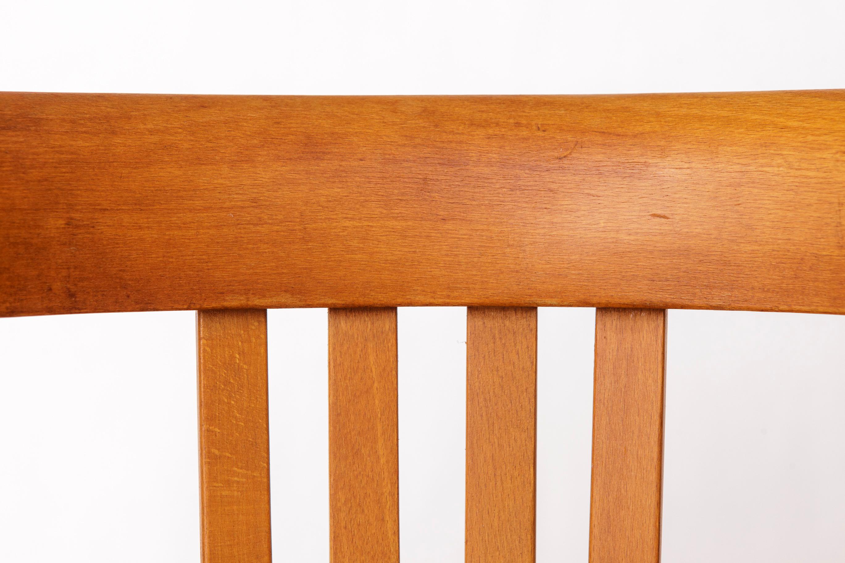Vintage Beech Armchair – 1950s/60s German Chair – Restored Mid-Century Design In Good Condition For Sale In Hannover, DE