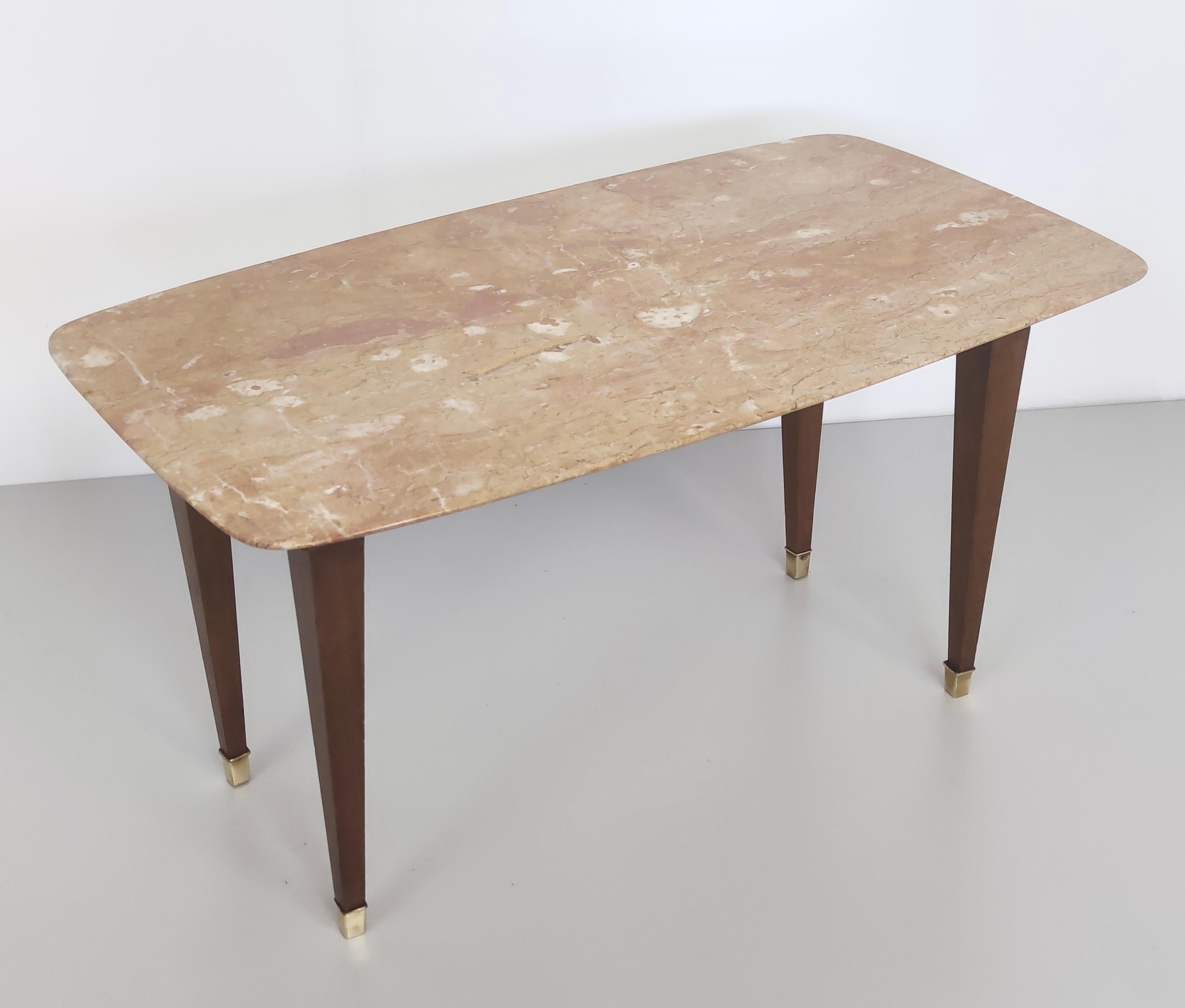 Vintage Beech Coffee Table by Paolo Buffa with a Pink Travertine Top In Excellent Condition For Sale In Bresso, Lombardy