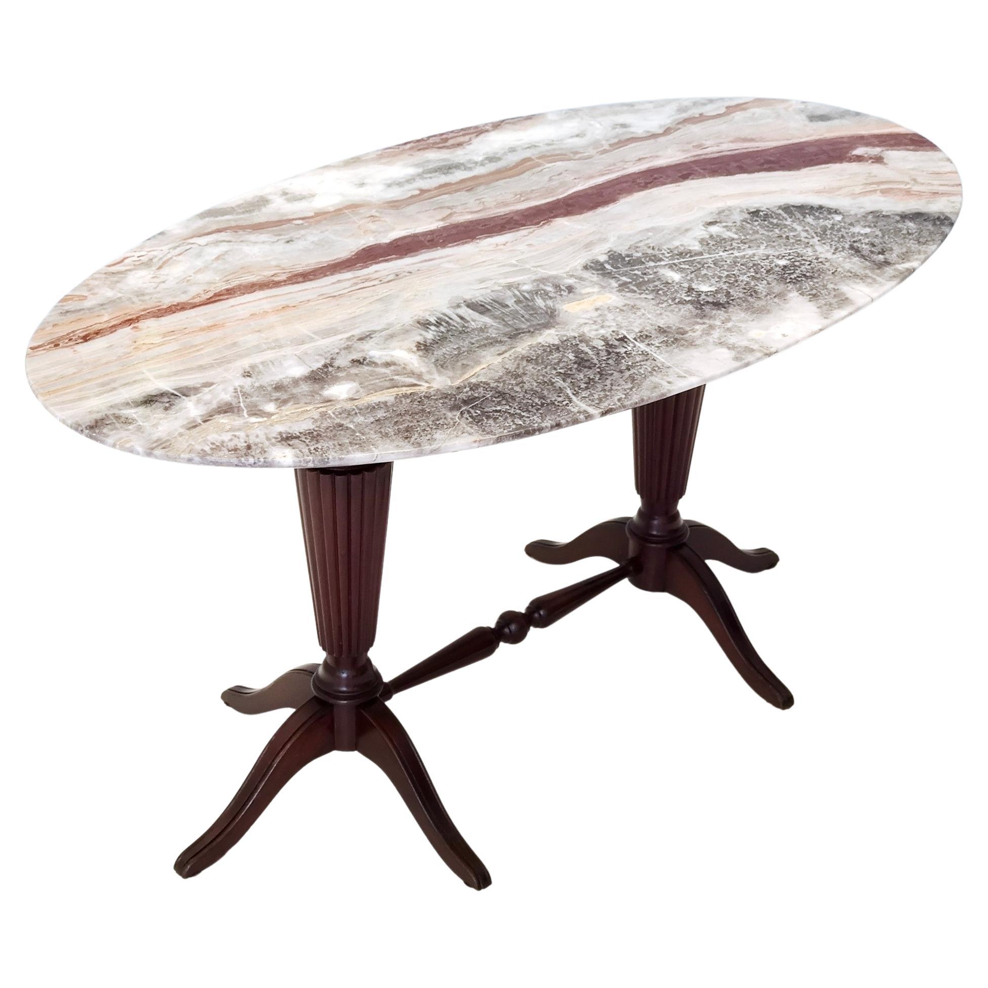 Table basse vintage en hêtre attribuée à Paolo Buffa avec un plateau ovale en onyx rouge