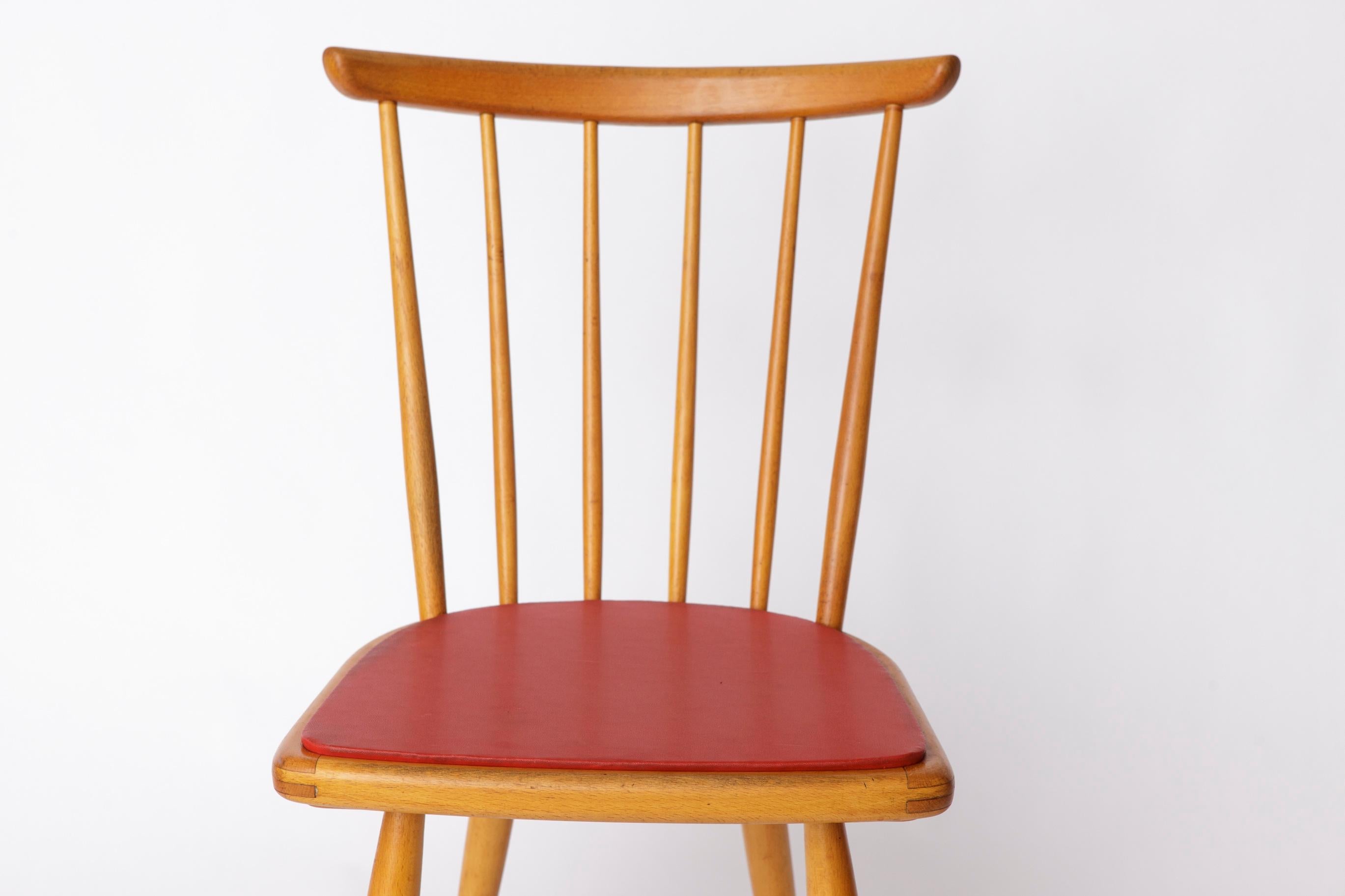 Vintage Dining Chair from the 1960s–1970s

Solid beechwood frame, carefully refinished and oiled.
Original red faux leather seat in great vintage condition.
Well-preserved with light wear consistent with age.
More details available upon request.

A