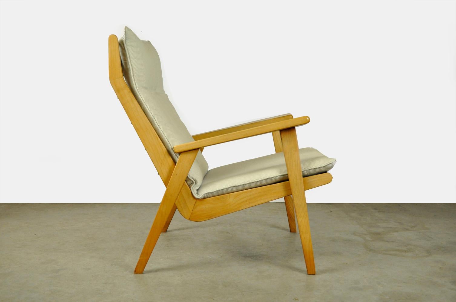 Mid-Century Modern Vintage beech “Lotus” armchair by Rob Parry for Gelderland, 1960s For Sale