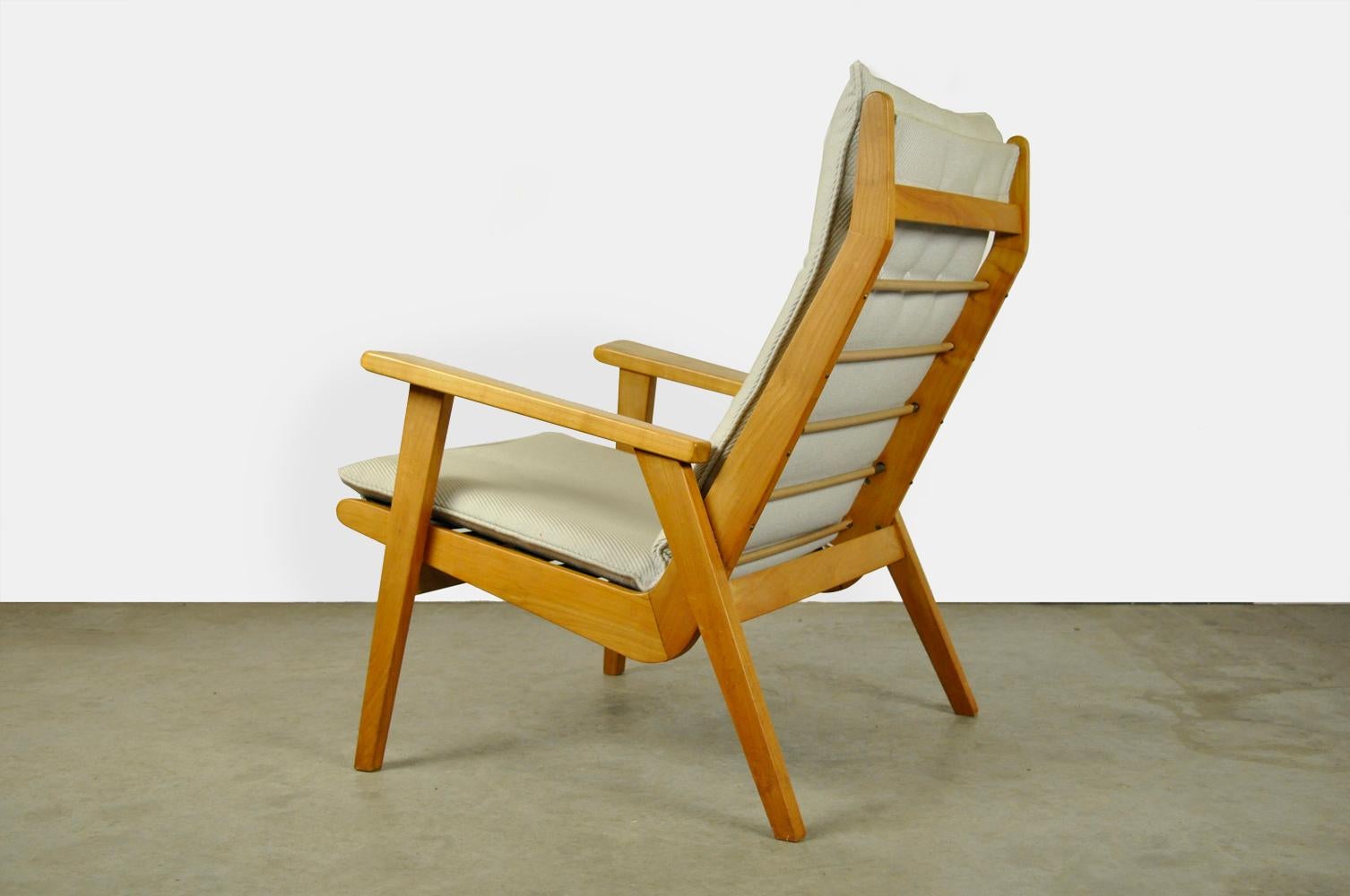 Vintage beech “Lotus” armchair by Rob Parry for Gelderland, 1960s In Fair Condition For Sale In Deventer, NL