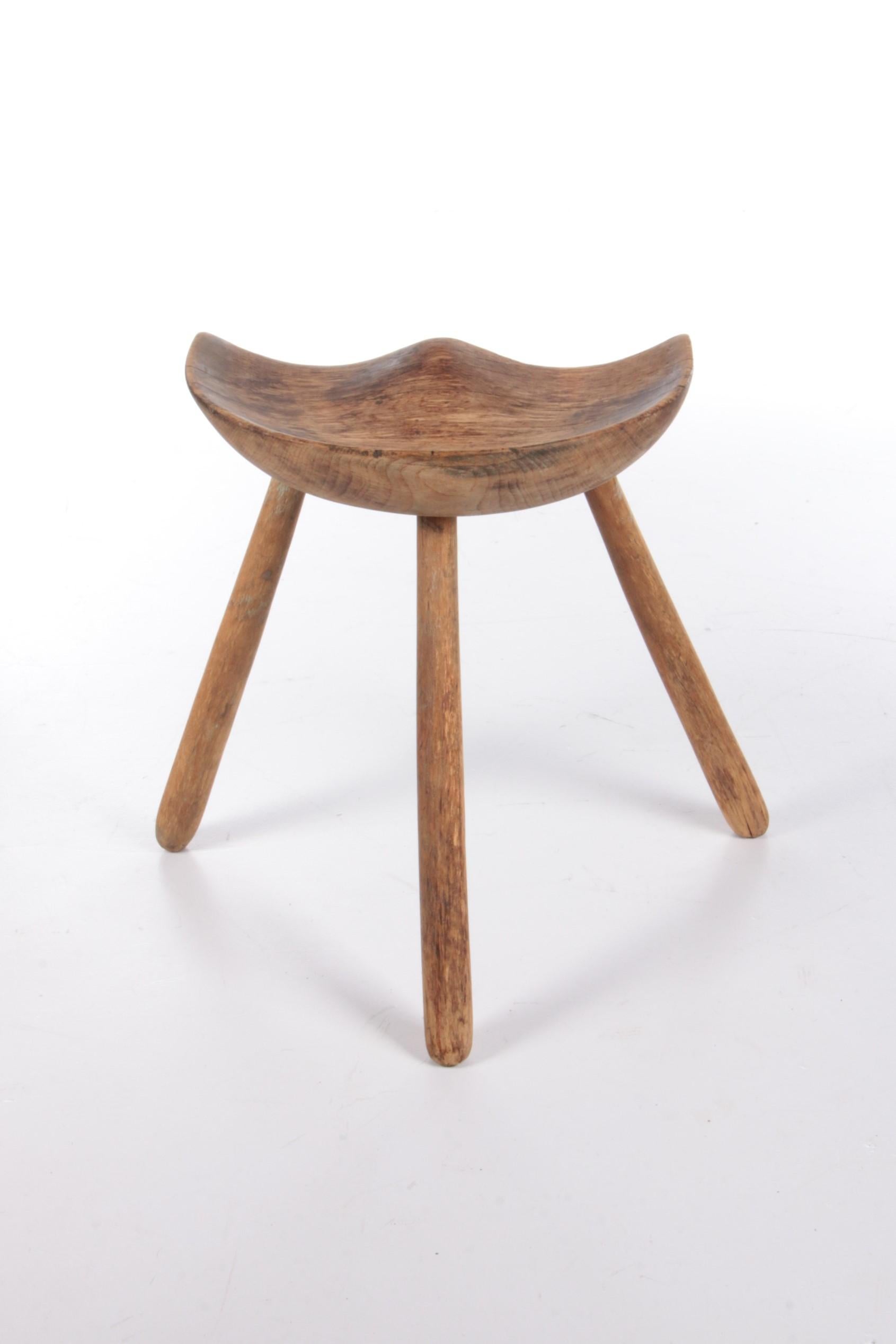 Vintage Beech tripod stool by Mogens Lassen, 1950s Denmark. In Good Condition In Oostrum-Venray, NL