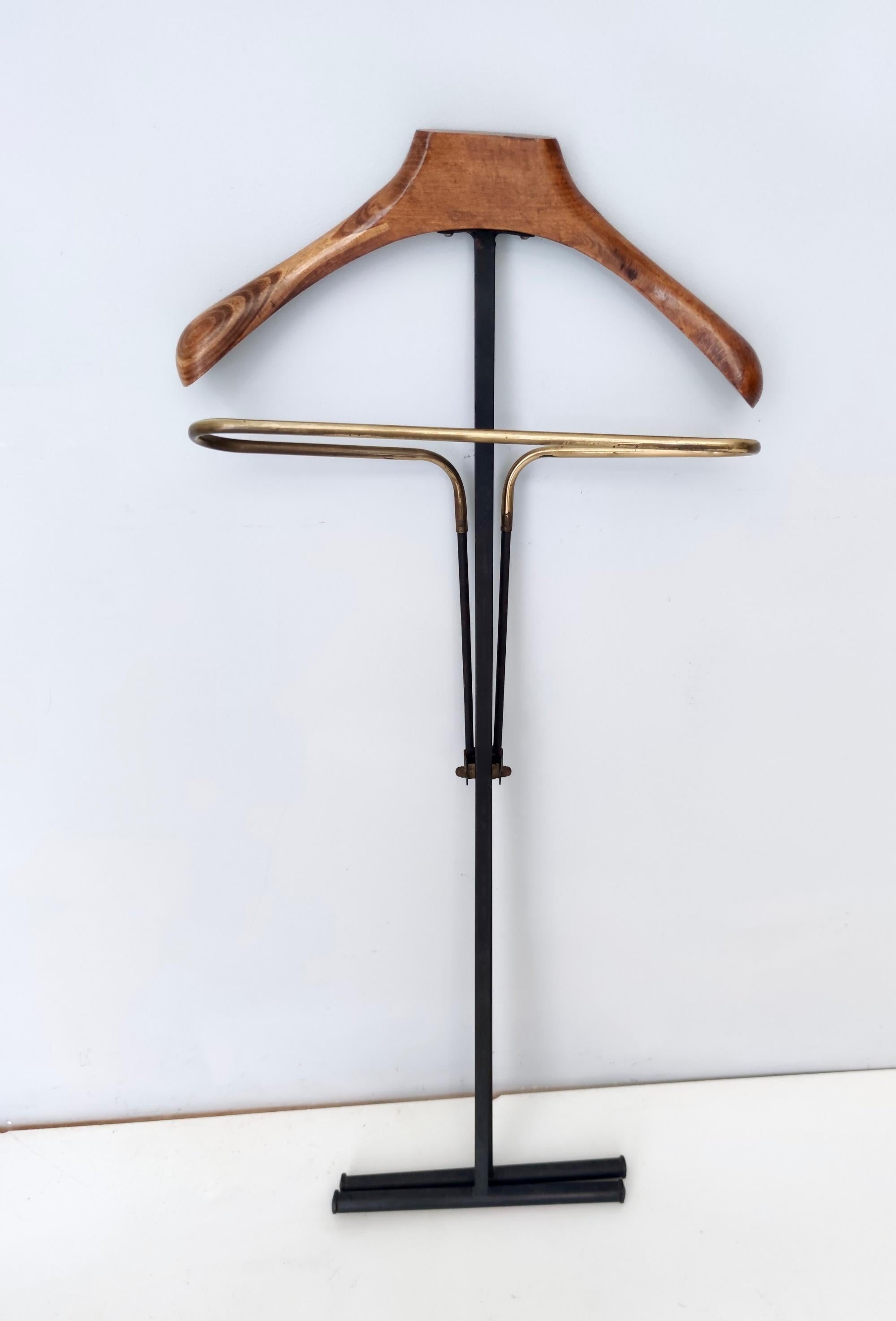 Mid-Century Modern Vintage Beech, Varnished Metal and Brass Valet Stand, Italy For Sale