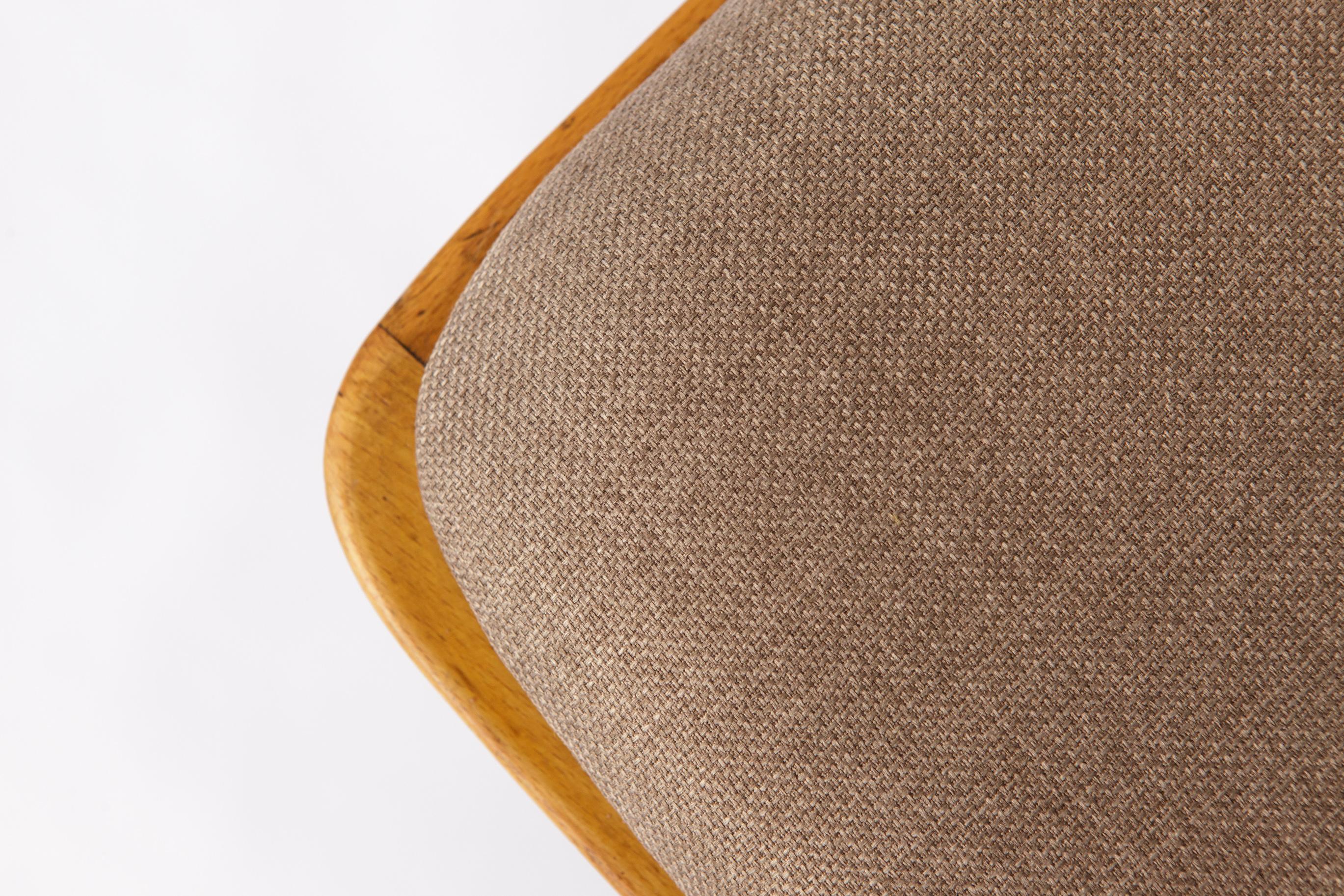 Chaise de cuisine Vintage By  Allemagne, 1960-1970

Une charmante chaise de cuisine vintage des années 1960-1970.
Fabricant inconnu - mais fièrement fabriqué en Allemagne.

Une deuxième chaise similaire est disponible (voir dernière photo) dans une