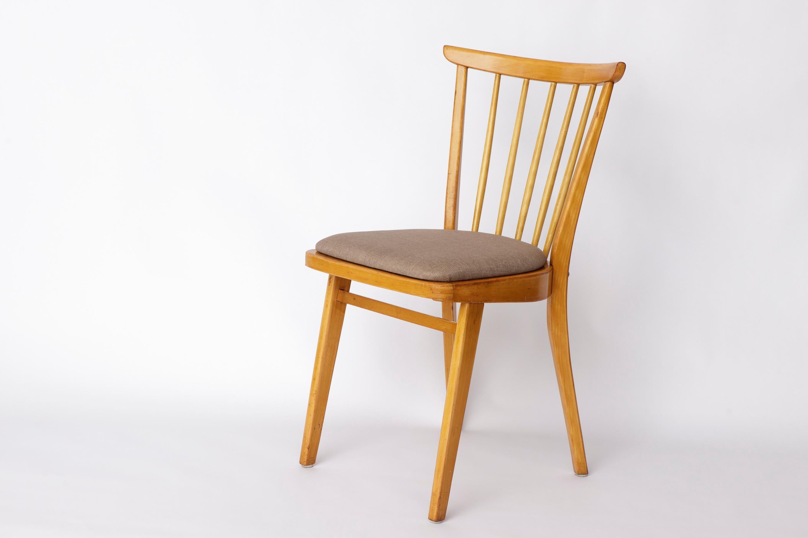 Allemand Chaise de cuisine vintage en bois de Beeche - 1960s German Design, Grey Upholstery en vente