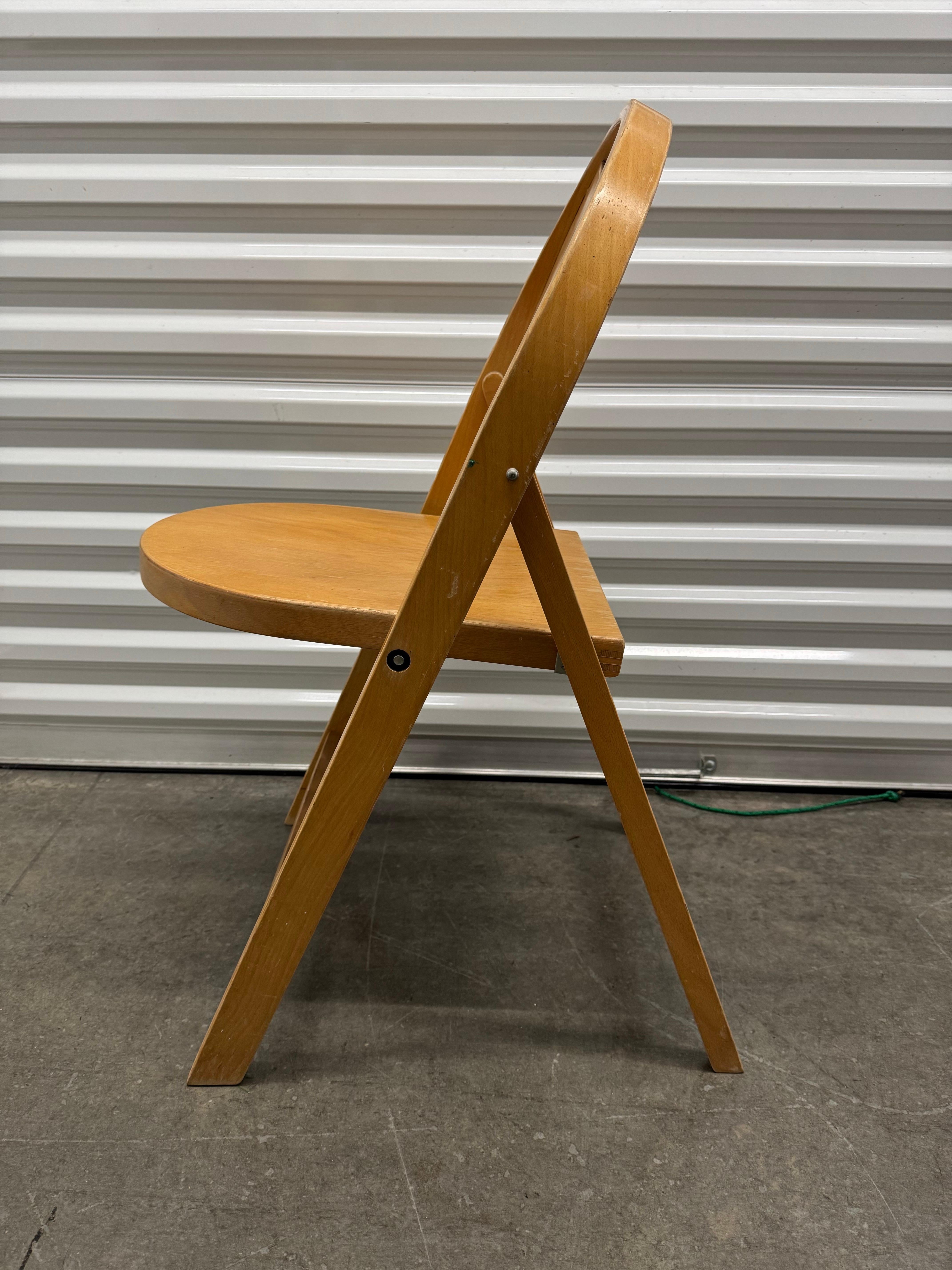 Polacco Sedia pieghevole d'epoca in legno di faggio B-751 in stile Thonet in vendita