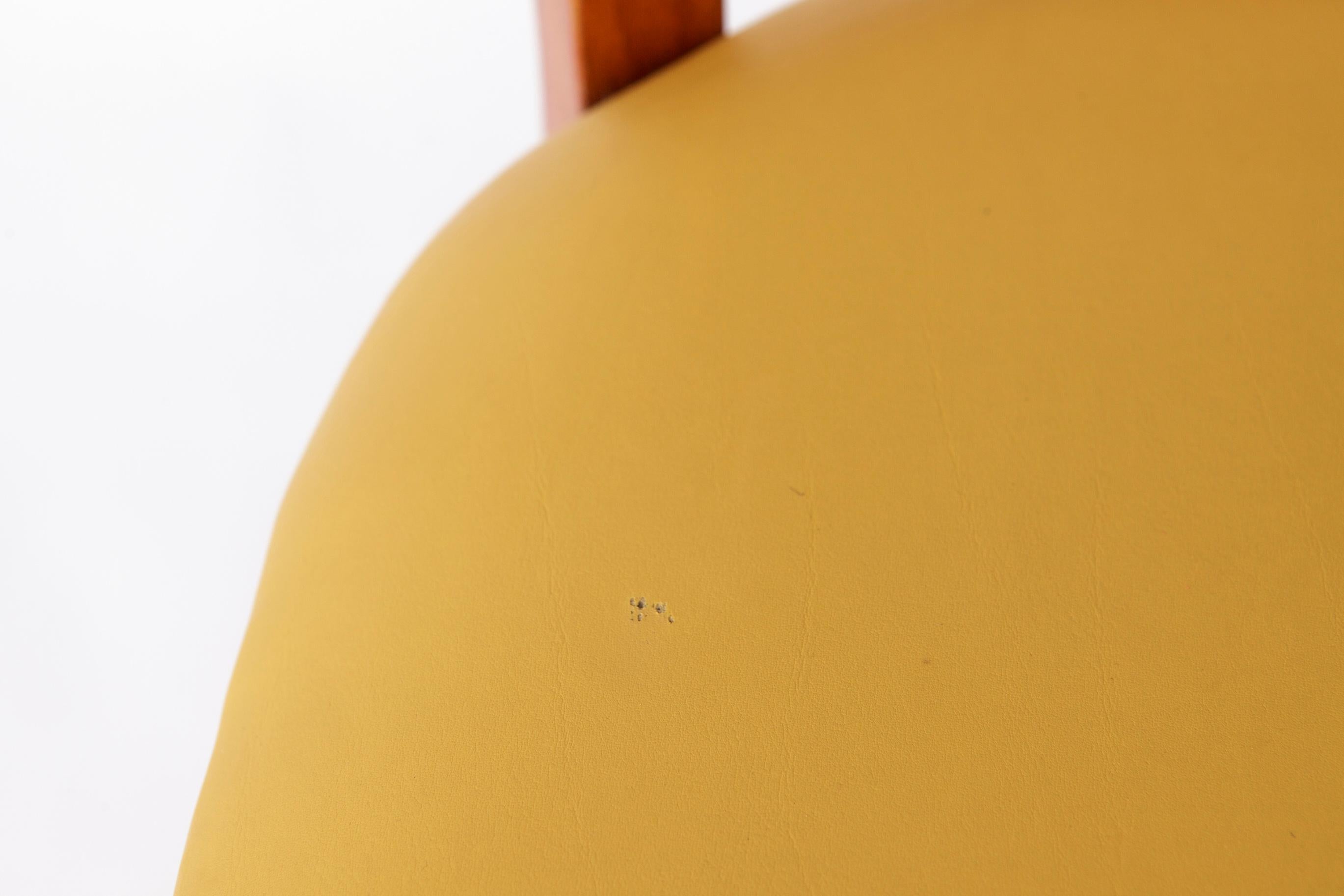 Chaise vintage en hêtre avec assise en simili cuir jaune - 1960/1970s Allemagne en vente 2