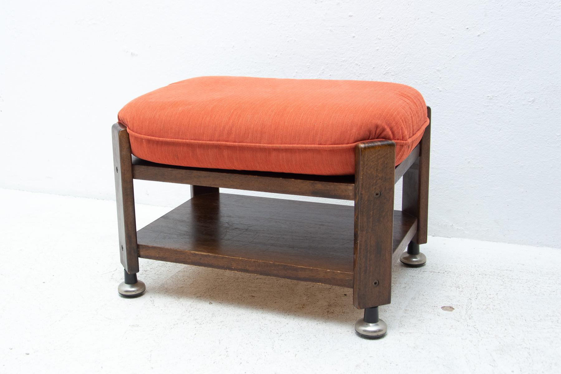 This stool was made in the former Czechoslovakia in the 1980´s. It´s made of wood and fabric. It can be used as a side table.

In very good condition.

Measures: Height: 42 cm

width: 62 cm

depth: 45 cm

Seat height: 42 cm.