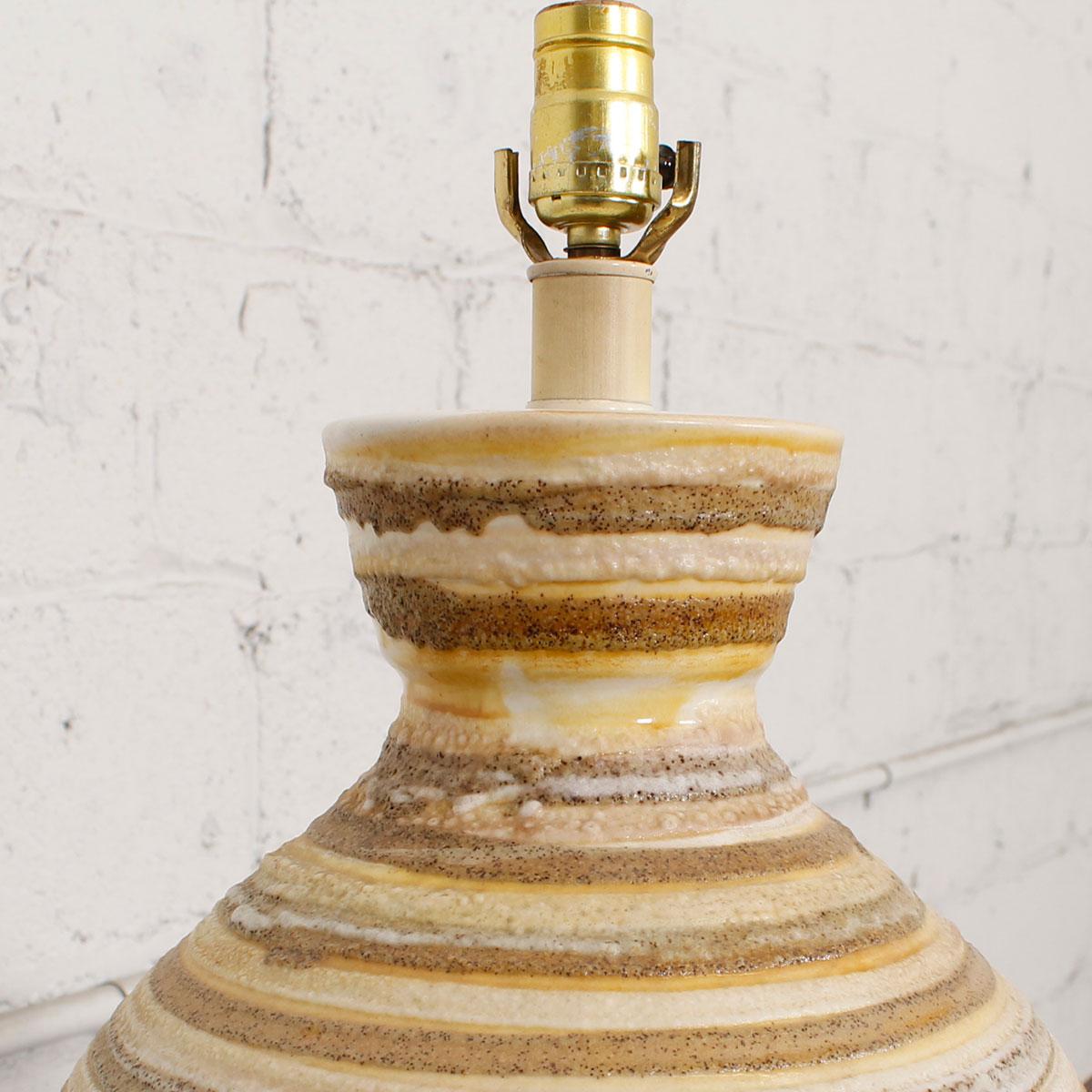 Mid-Century Modern Lampe Vintage 'Beehive' Striped Lava-Textured en vente