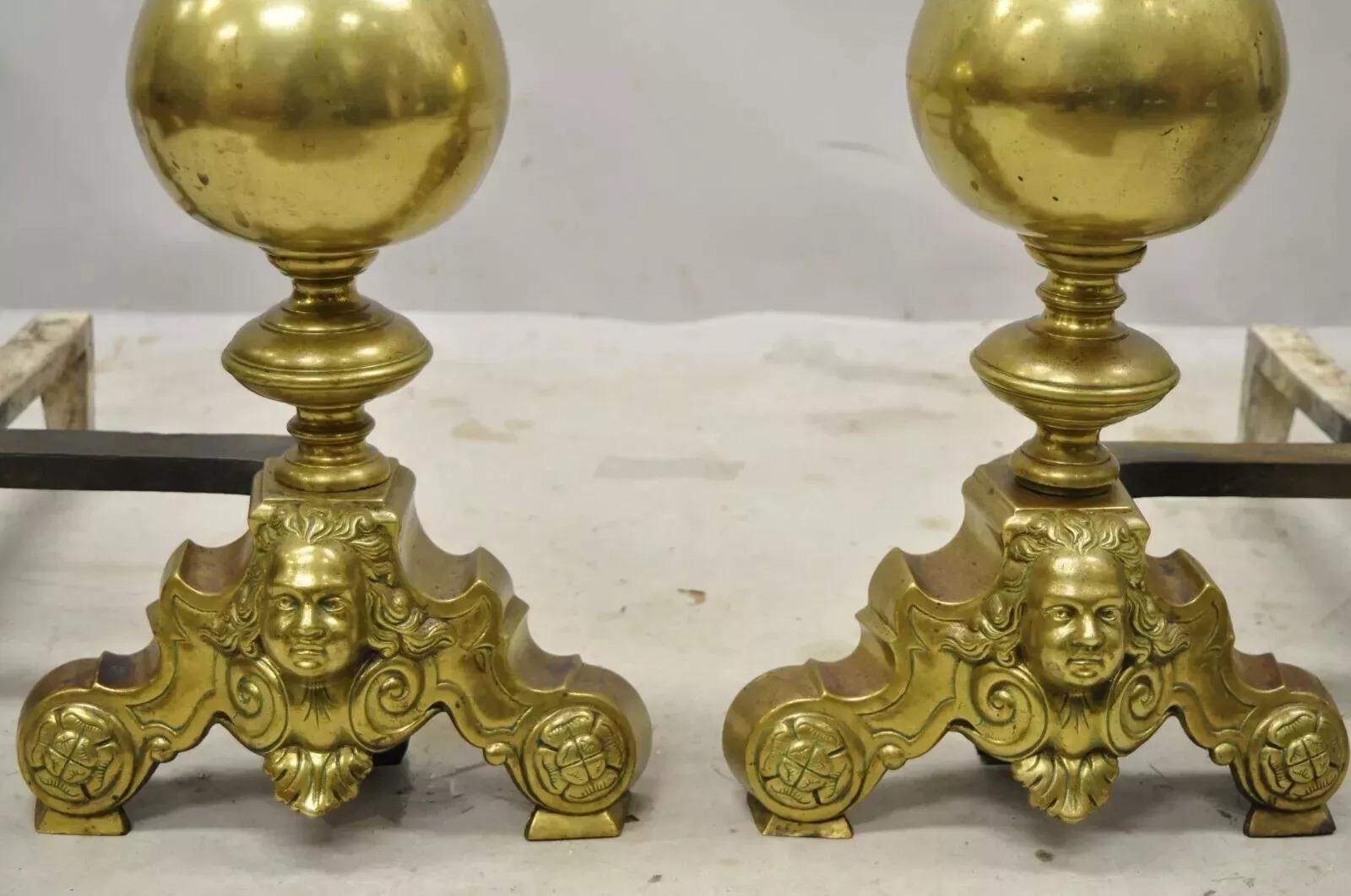 Vintage Beethoven Face French Rococo Cañonera de latón para chimenea - Pareja Rococó en venta