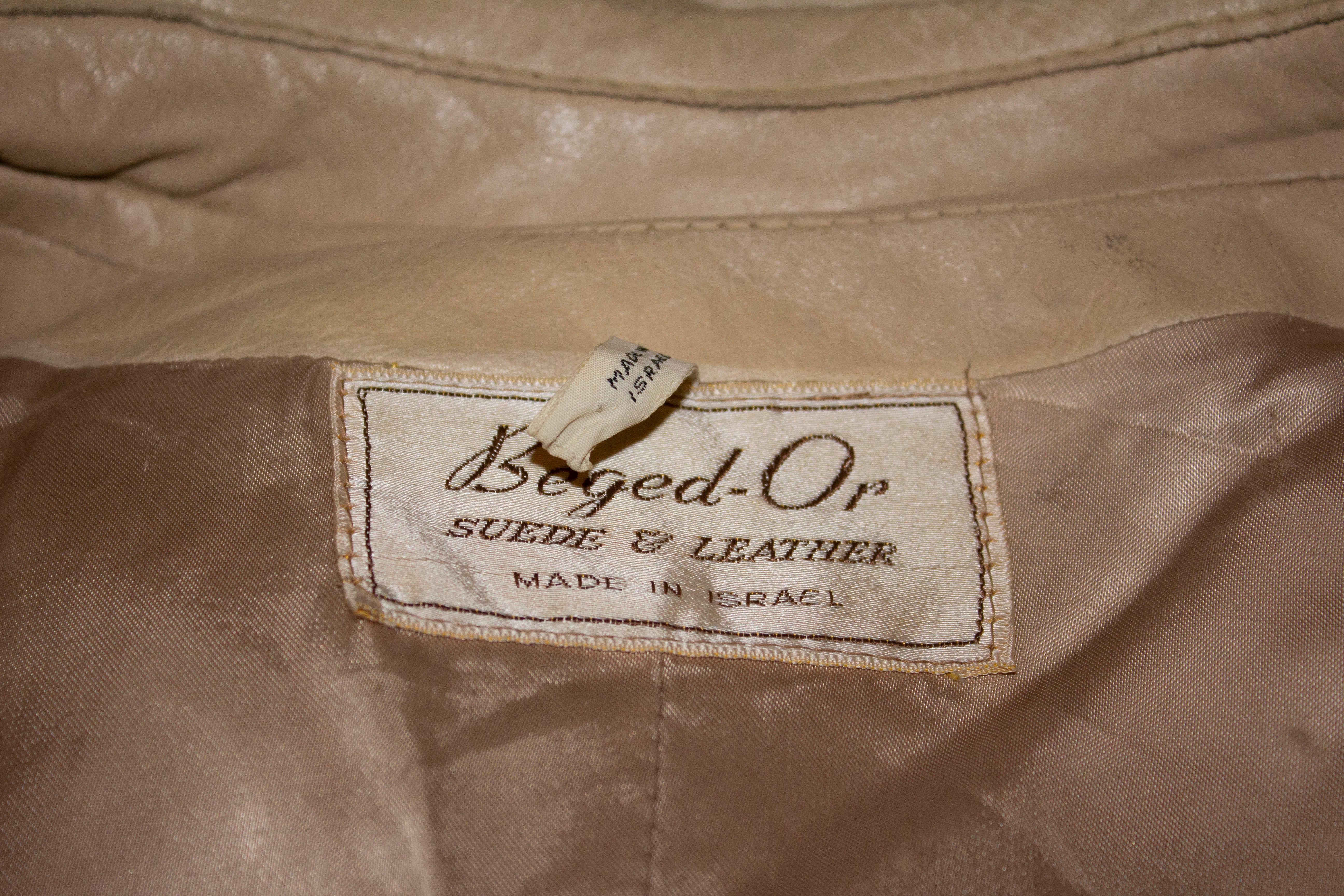 A classic leather  trench coat by Beged d'Or. The coat is lined  but the belt is missing.
Size 54 Measurements: Chest up to 42'', waist up to 42'' , length 44''
