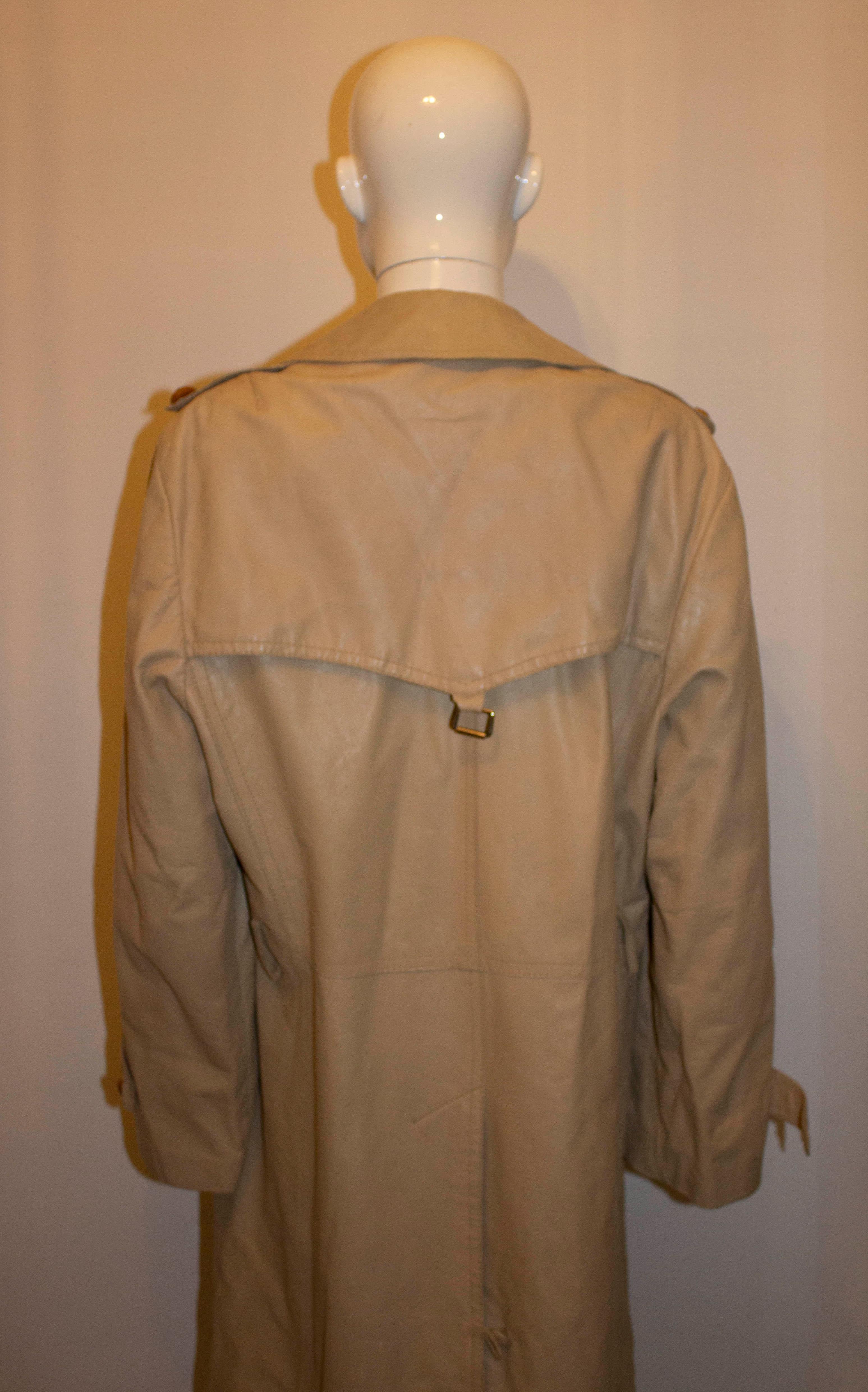 Beged'Or Elfenbeinfarbener Leder-Trenchcoat (Braun) im Angebot