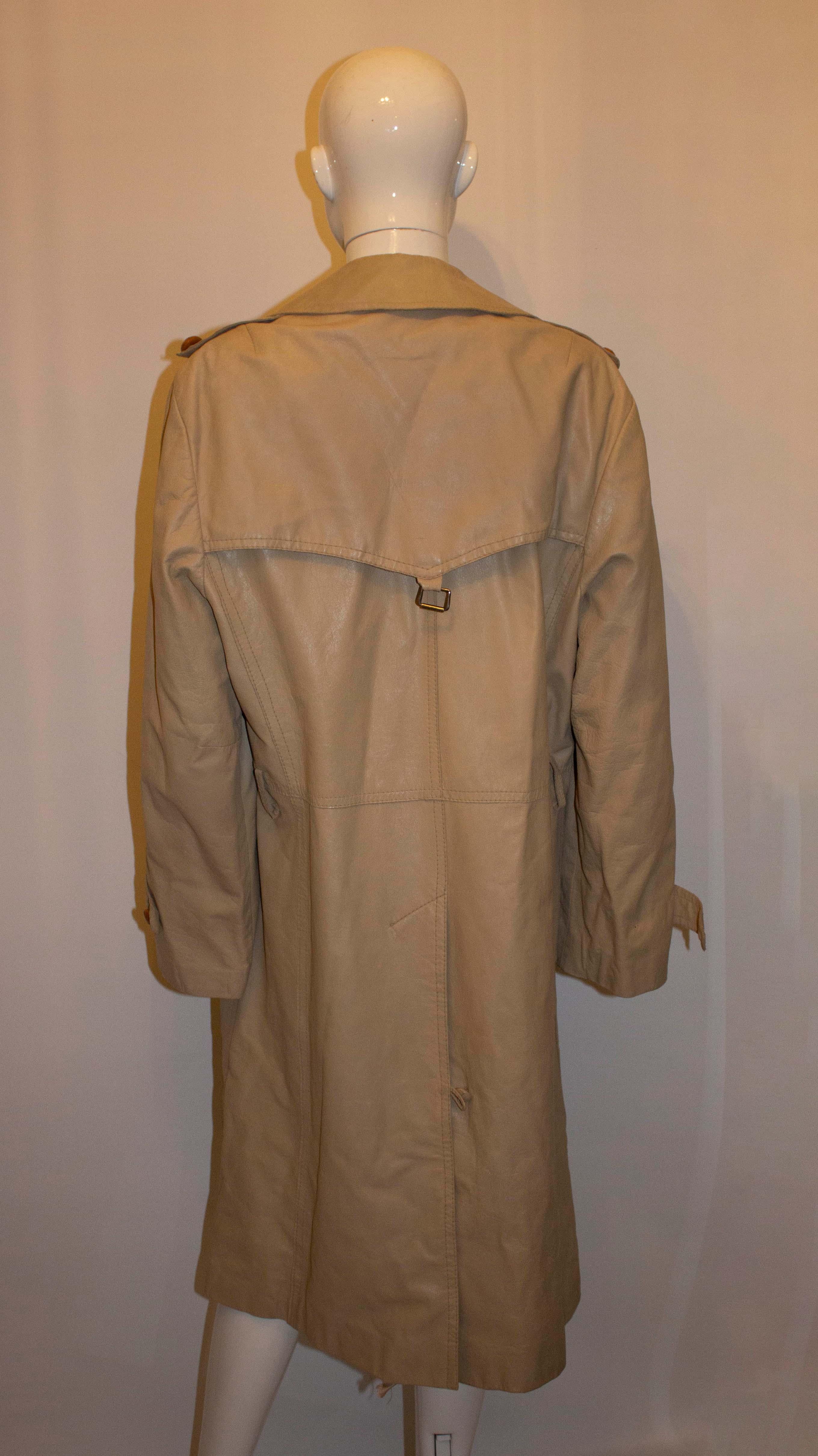 Beged'Or Elfenbeinfarbener Leder-Trenchcoat im Zustand „Gut“ im Angebot in London, GB