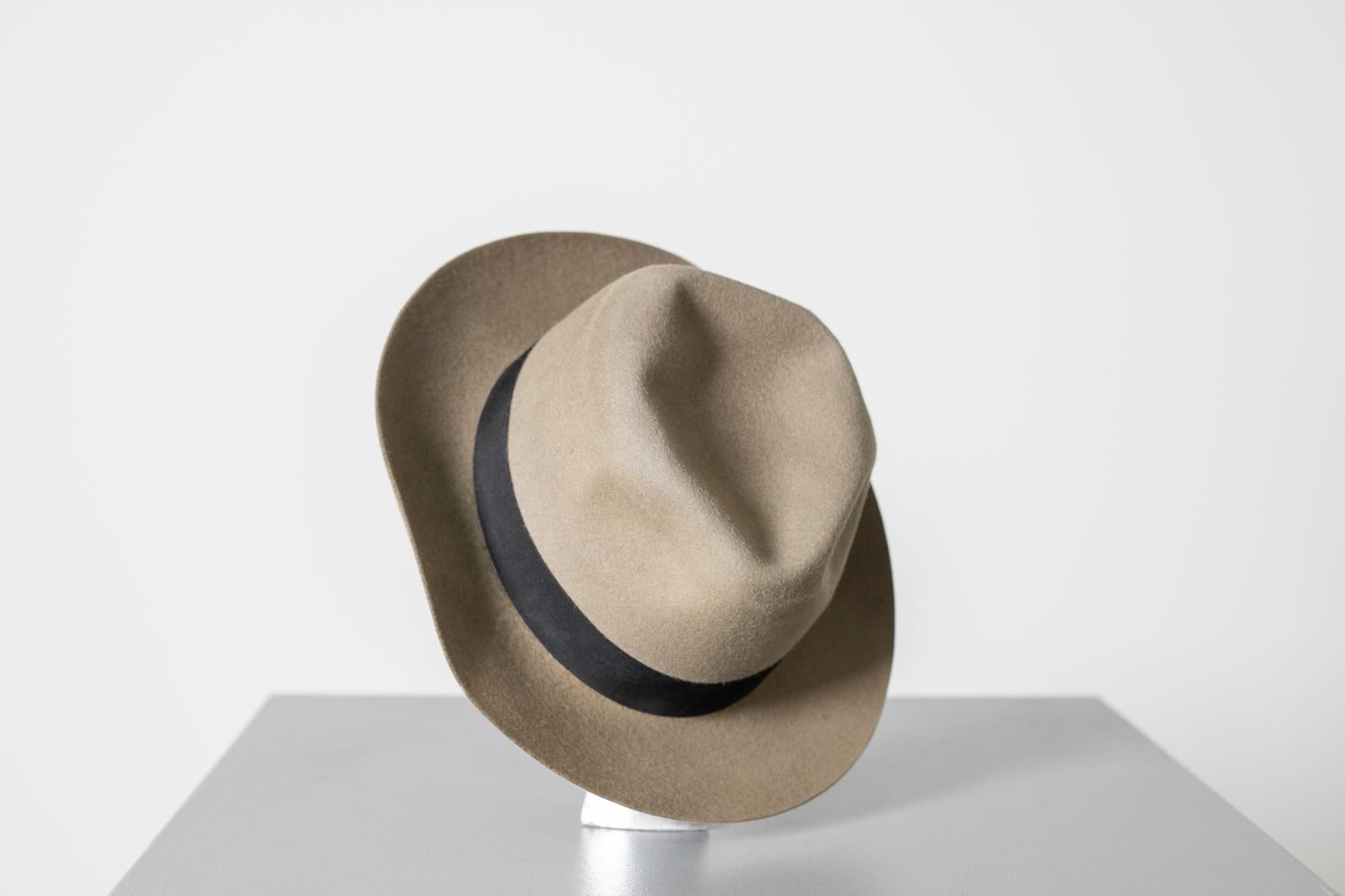 Chapeau vintage en feutre beige et noir Bon état - En vente à Milano, IT