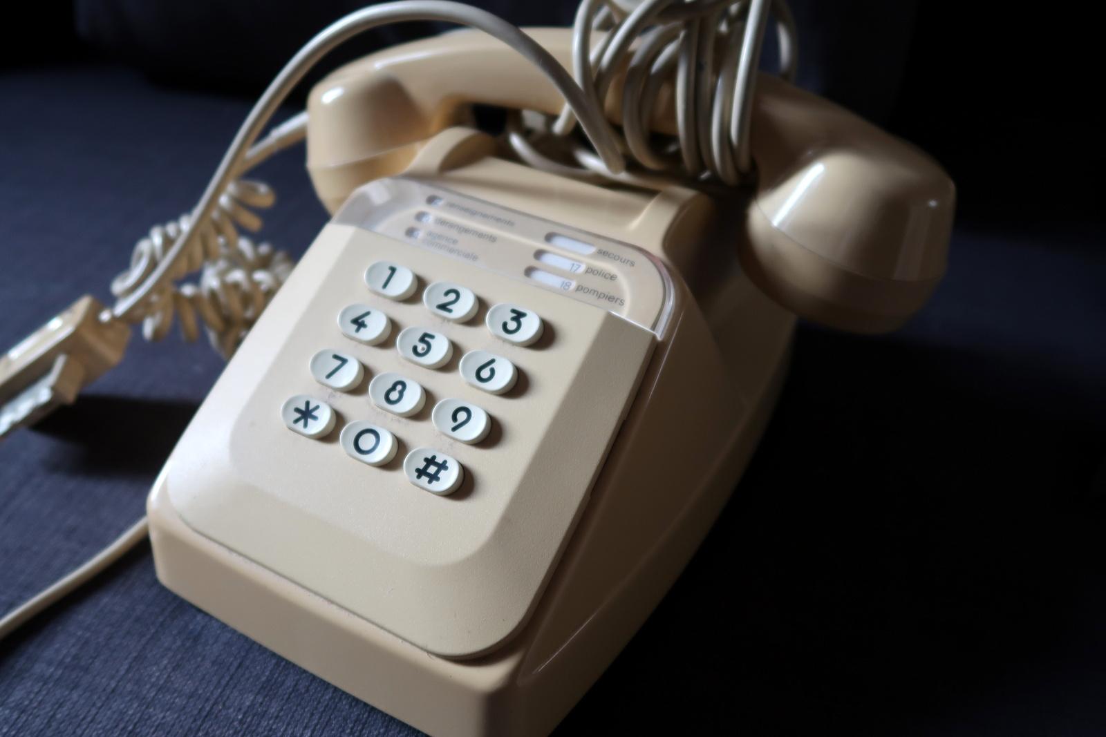 Vintage Beige Buttoned House Phone - Retro Elegance from France - 2C02 For Sale 2