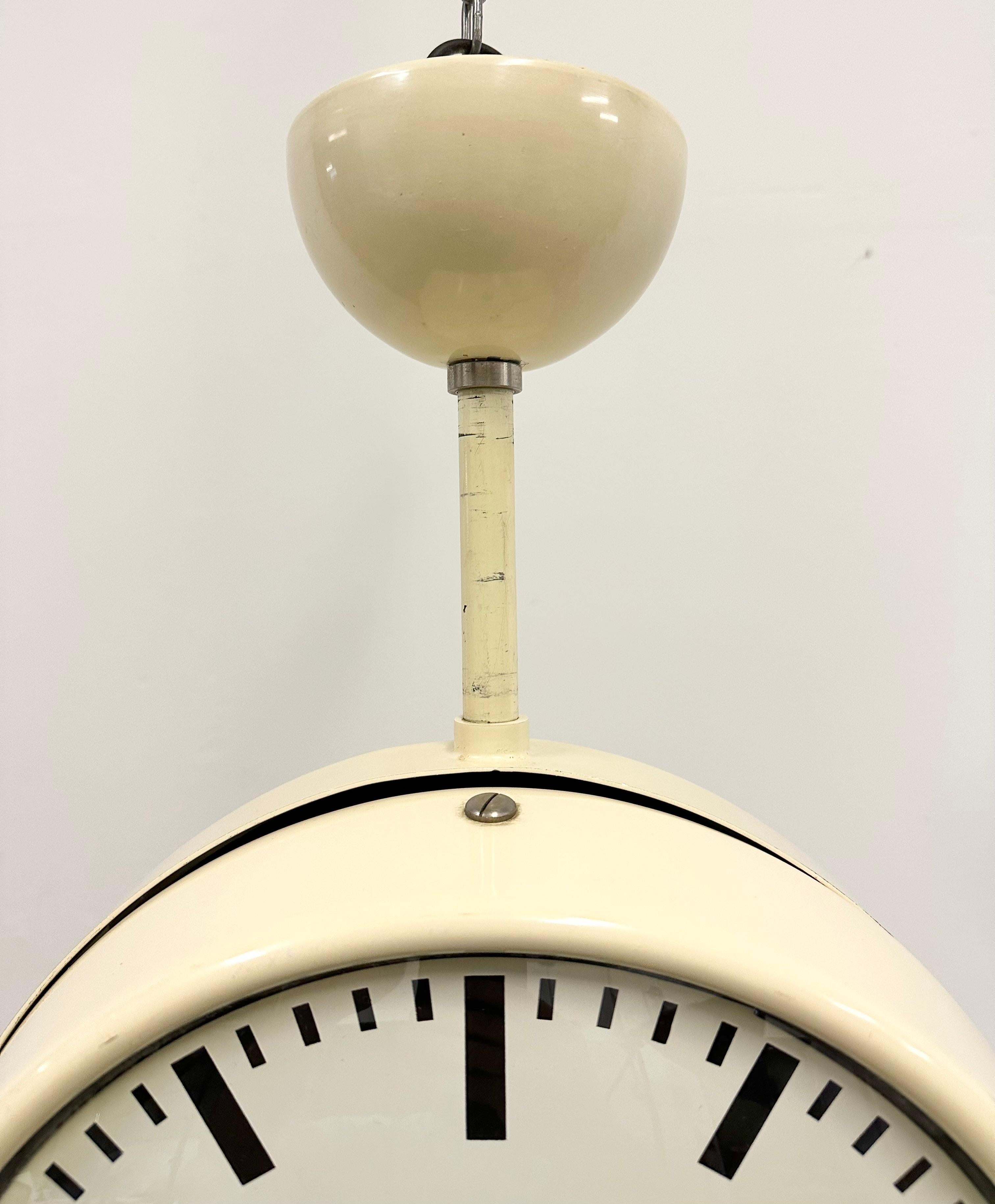 Horloge d'école ou de plafond double face beige vintage de Van Doorn, années 1960 Bon état - En vente à Kojetice, CZ