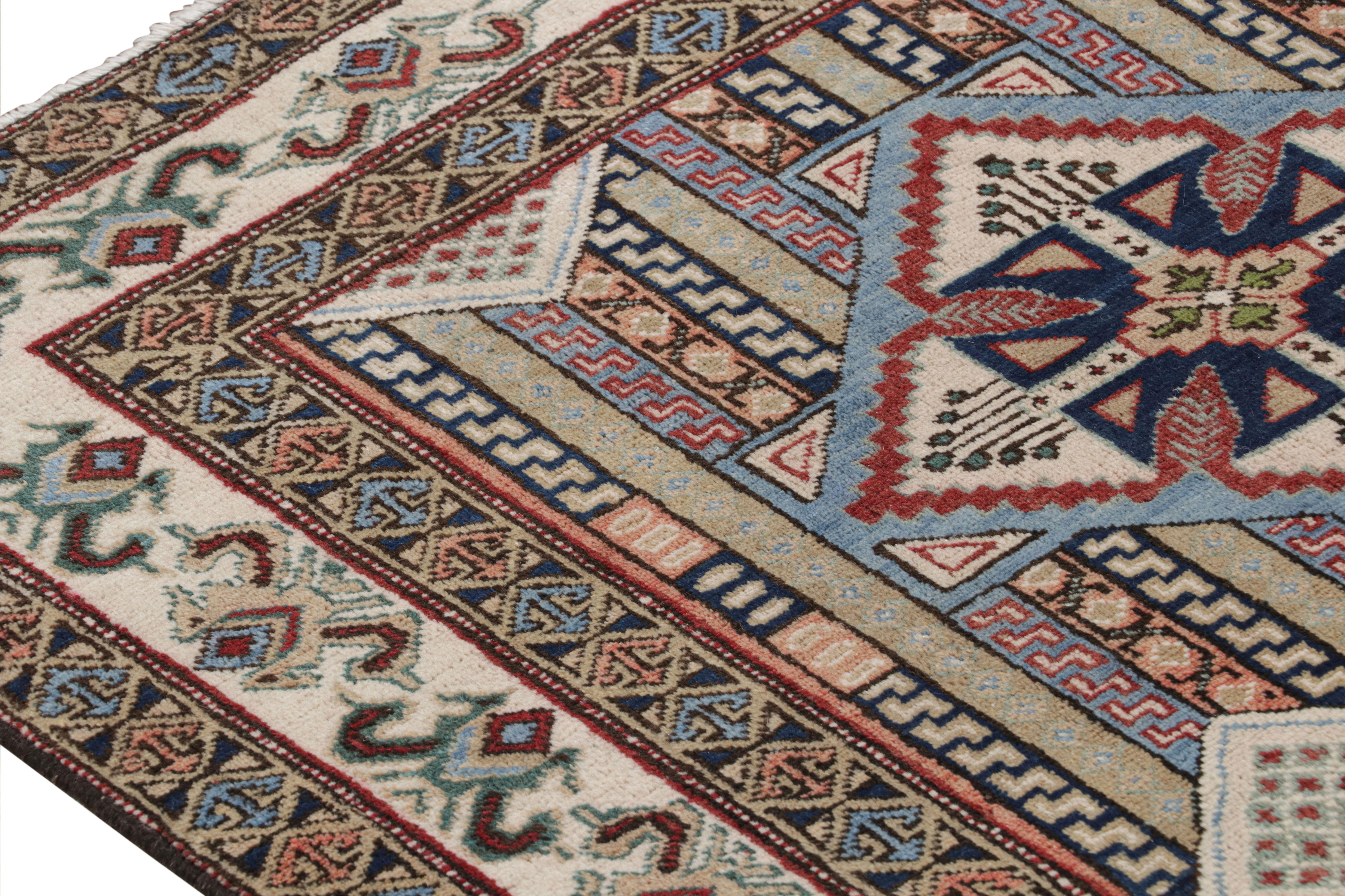 Vintage Beige Verde e Rosso Azerbaijan Pile Runner in lana persiana di Rug & Kilim In condizioni buone in vendita a Long Island City, NY