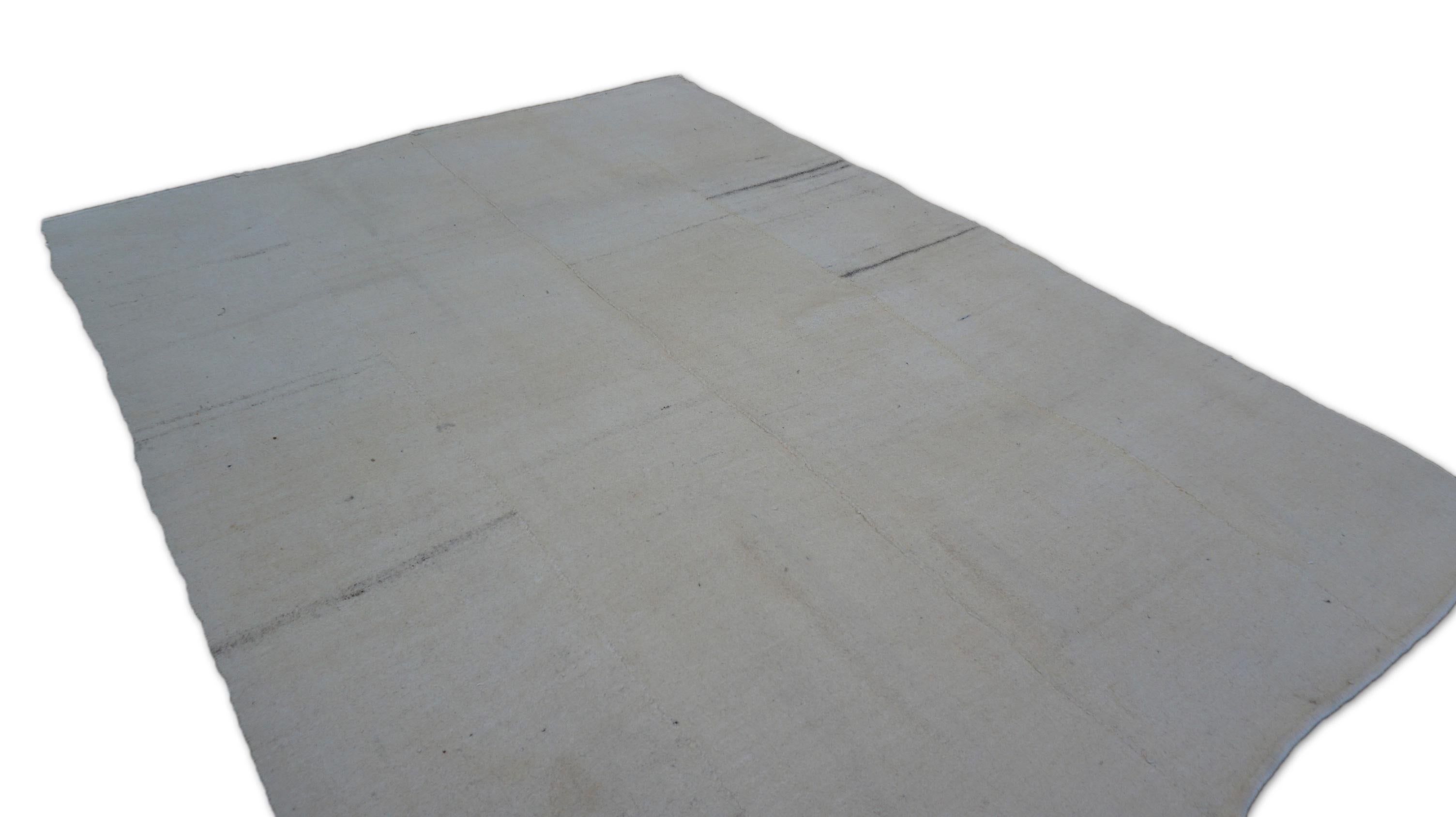 Kilim vintage de lana beige/marfil 5'5''x7'5'' Escandinavo moderno en venta