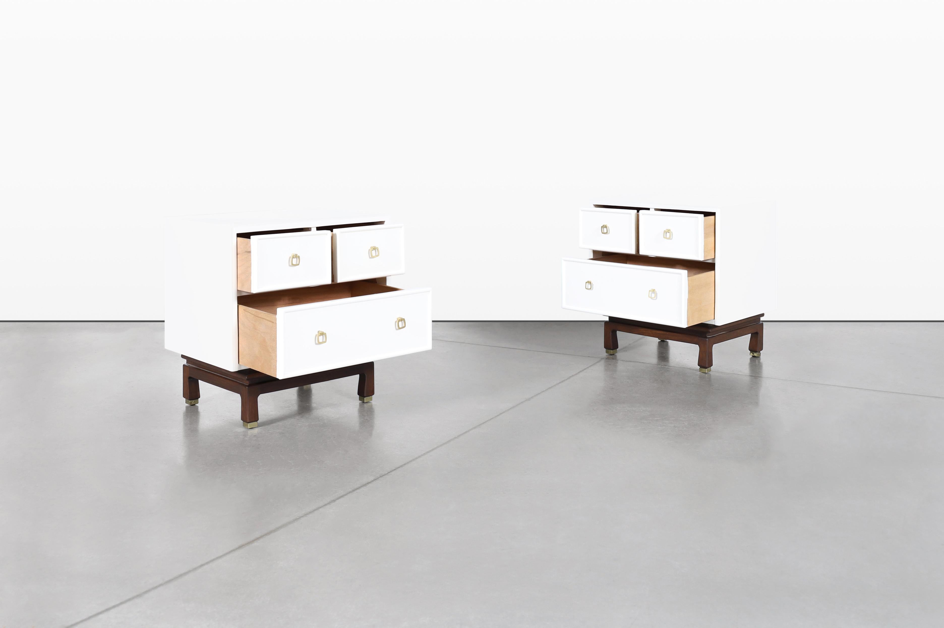 Mid-Century Modern Tables de nuit Vintage By par American of Martinsville en vente