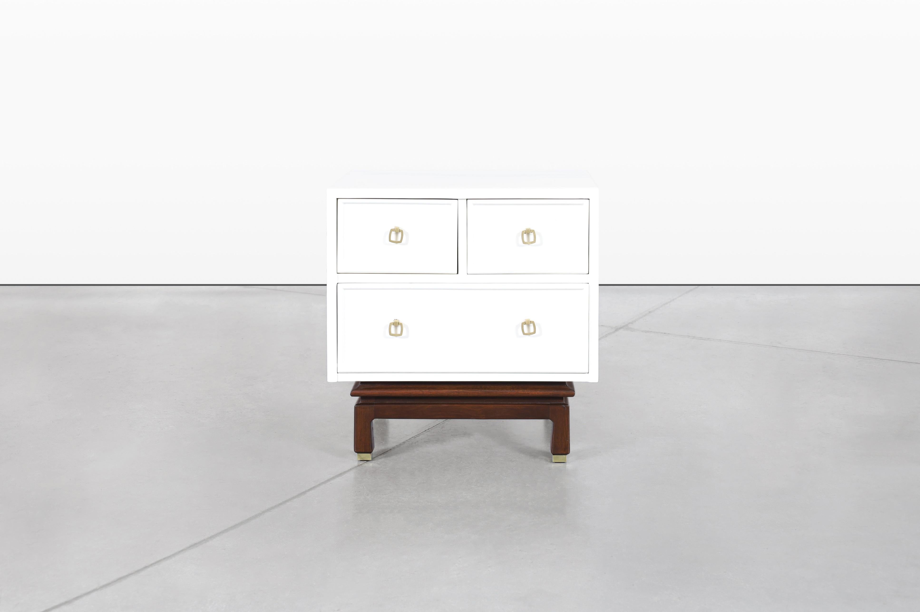 Laiton Tables de nuit Vintage By par American of Martinsville en vente