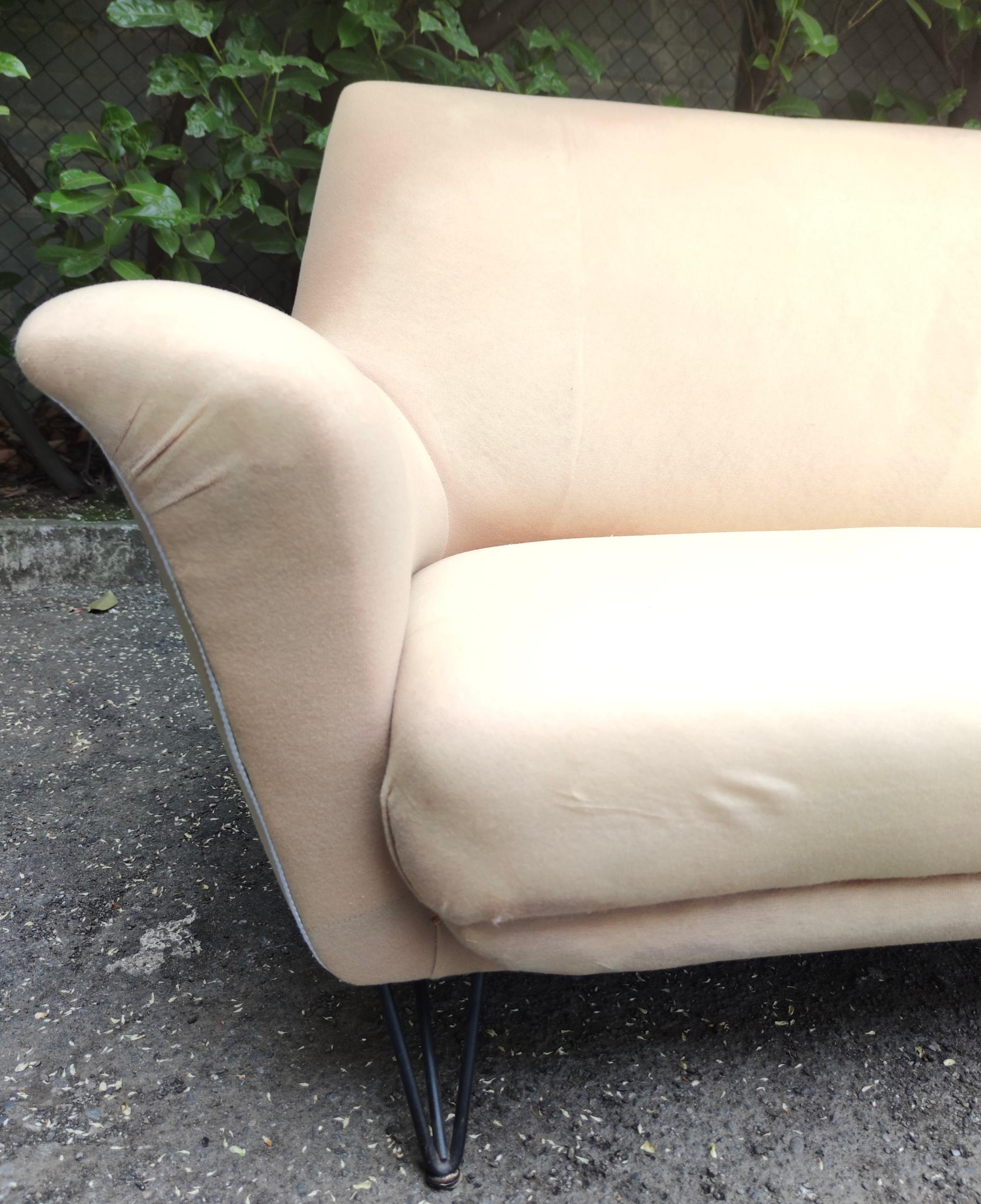 Vintage Large Beige Sofa by Ico Parisi, Italy In Good Condition For Sale In Bresso, Lombardy