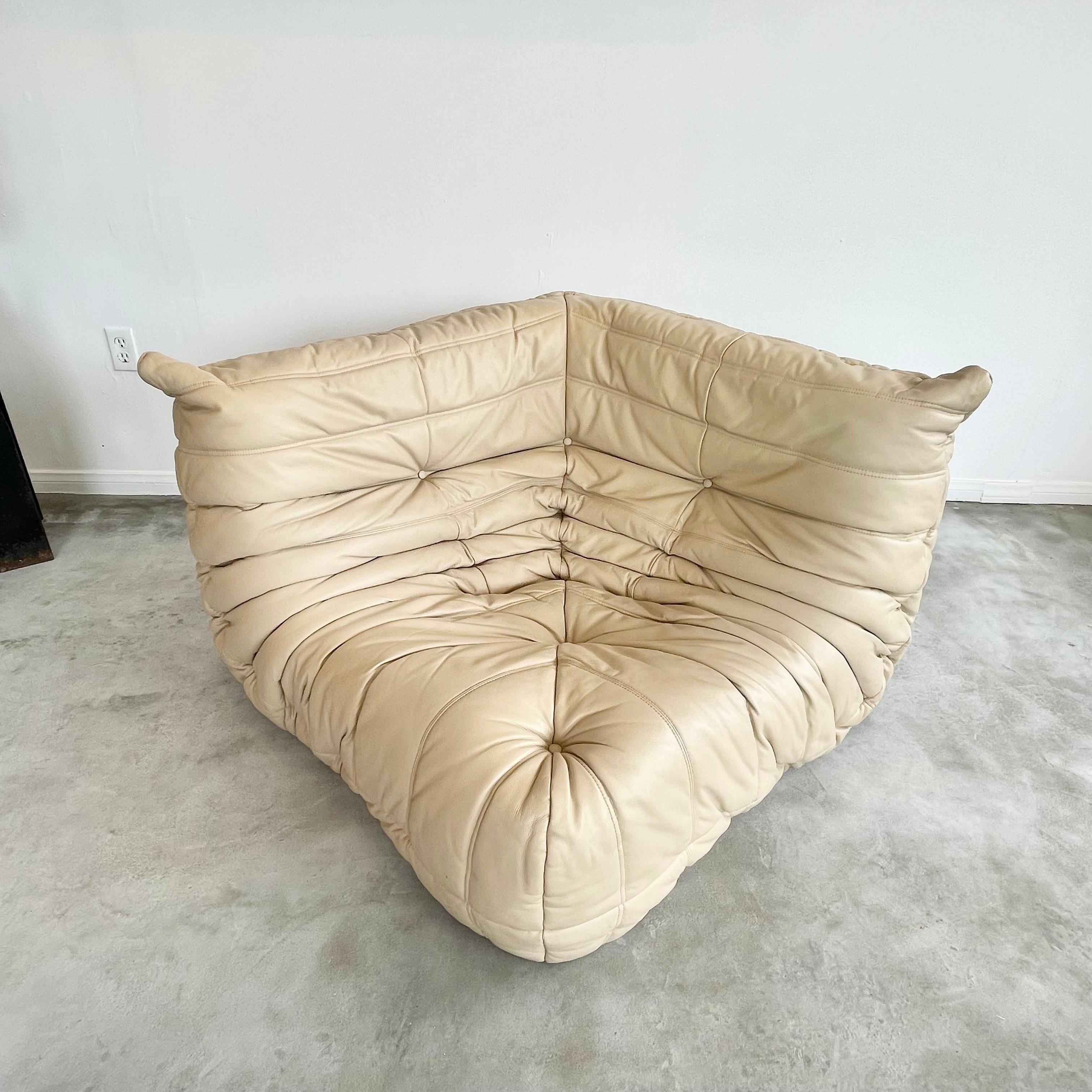 Togo-Set aus beigem Leder von Ligne Roset, 1980er Jahre, Frankreich 4