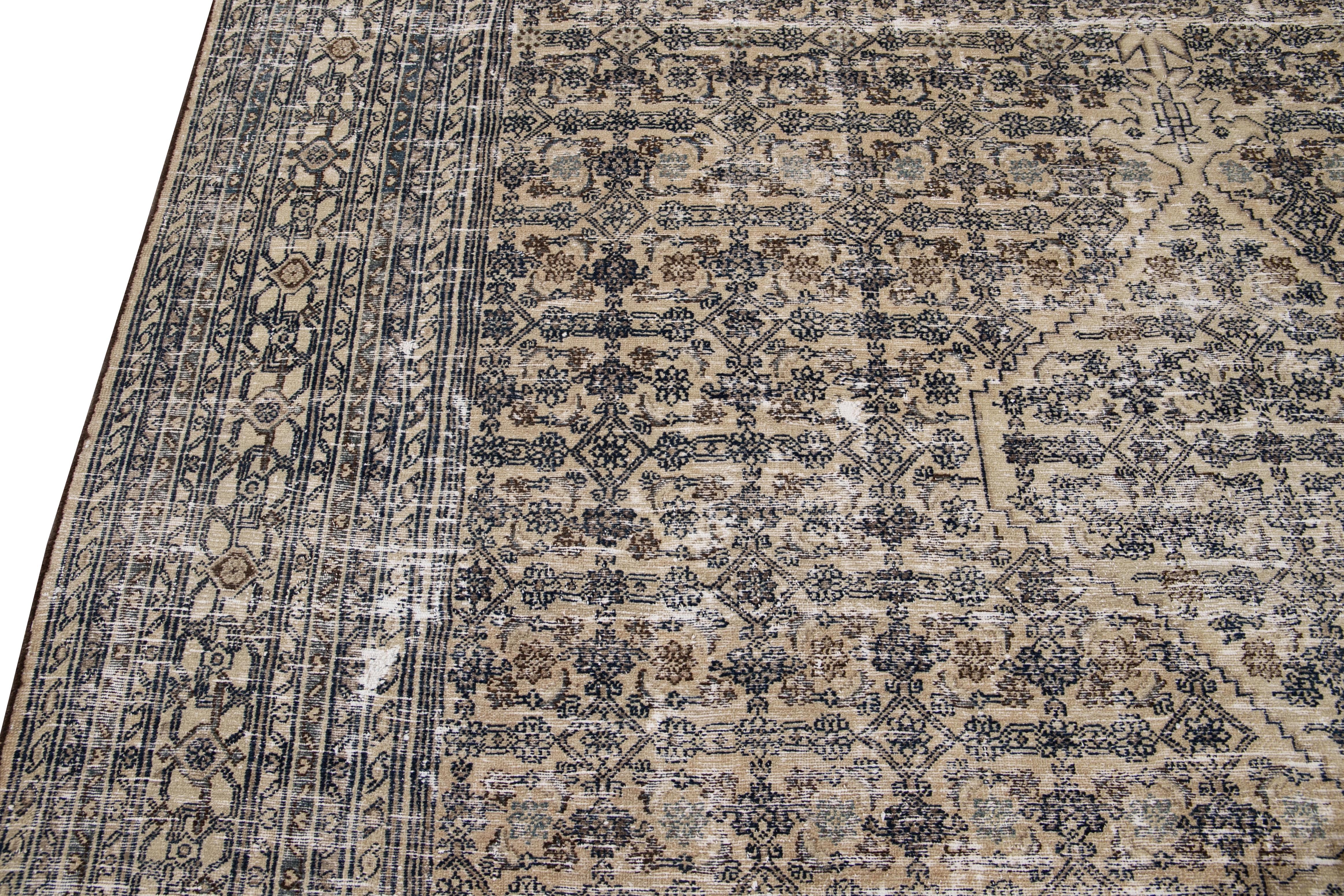 Handgefertigter beiger Malayer-Wollteppich mit Blumenmuster in Beige im Angebot 4
