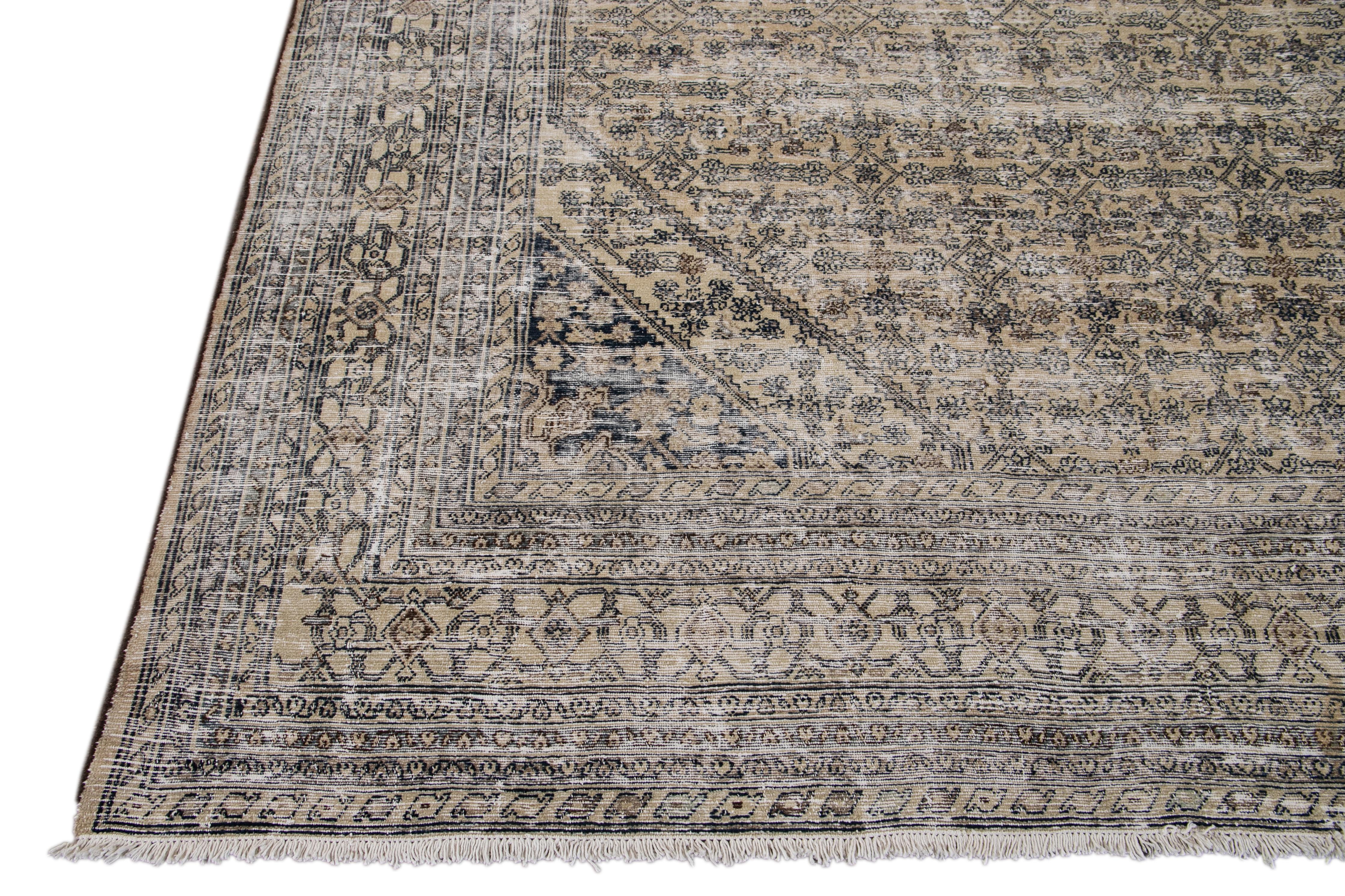 Handgefertigter beiger Malayer-Wollteppich mit Blumenmuster in Beige im Angebot 5