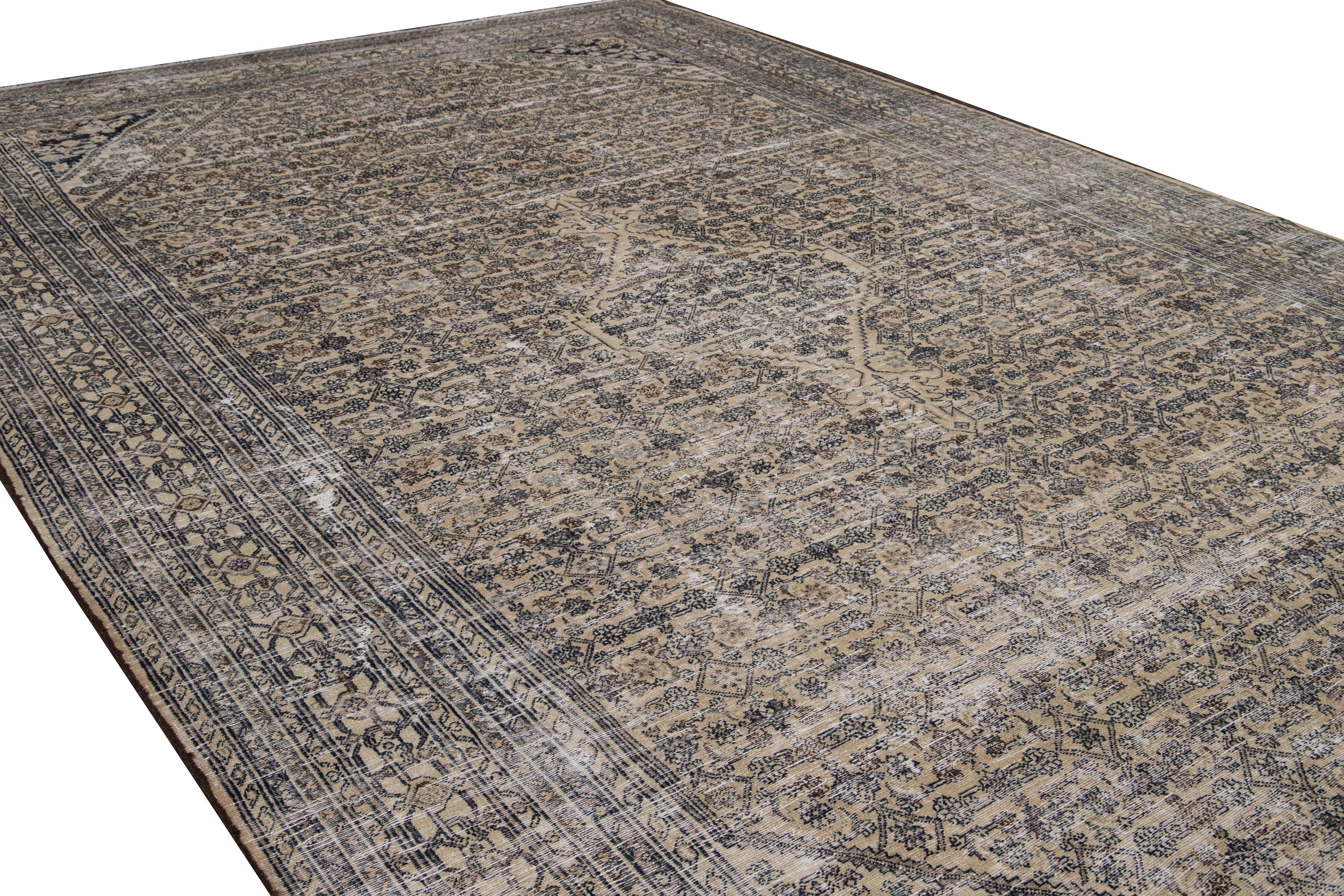 Handgefertigter beiger Malayer-Wollteppich mit Blumenmuster in Beige im Angebot 1