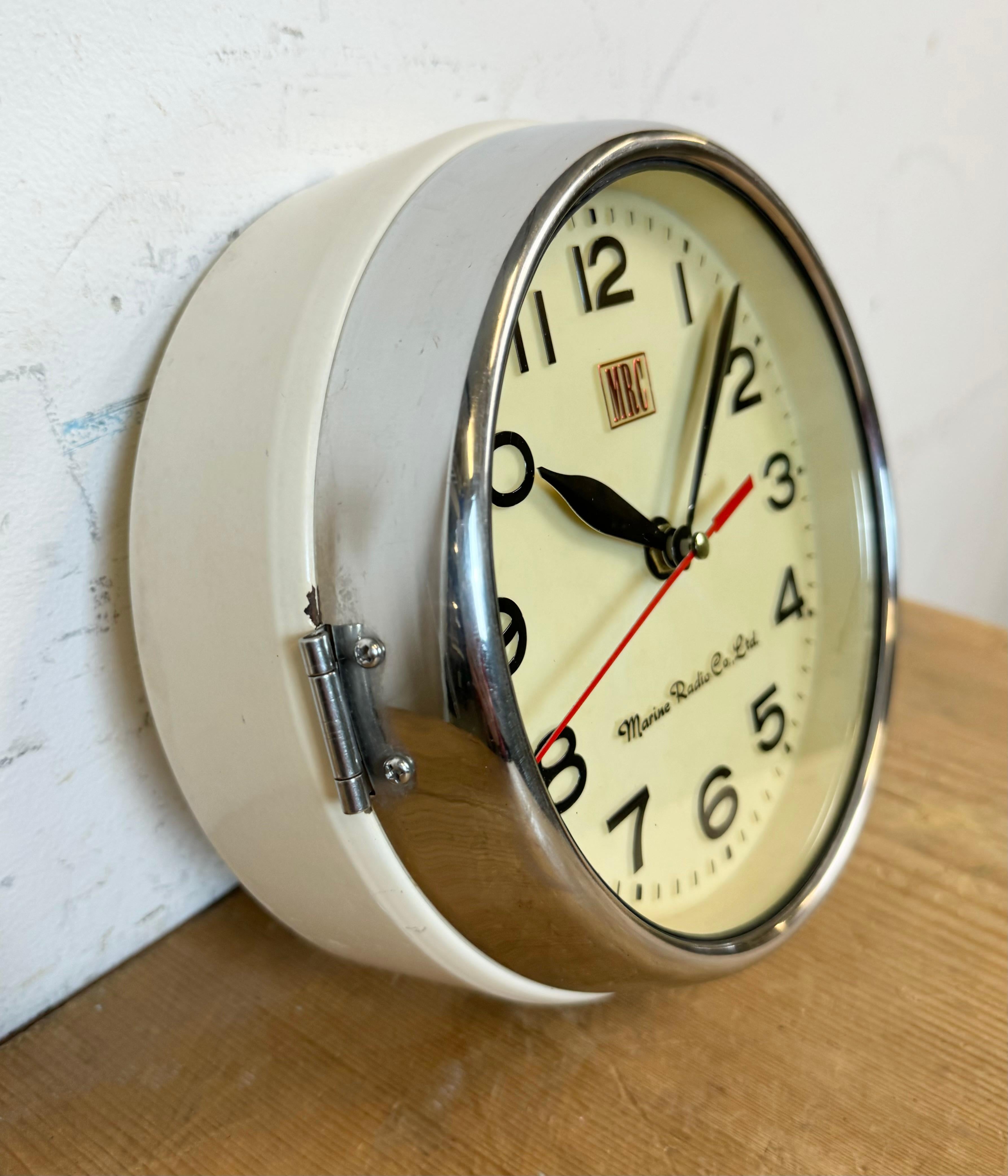 Vintage Beige MRC Ship’s Wall Clock, 1970s In Good Condition For Sale In Kojetice, CZ