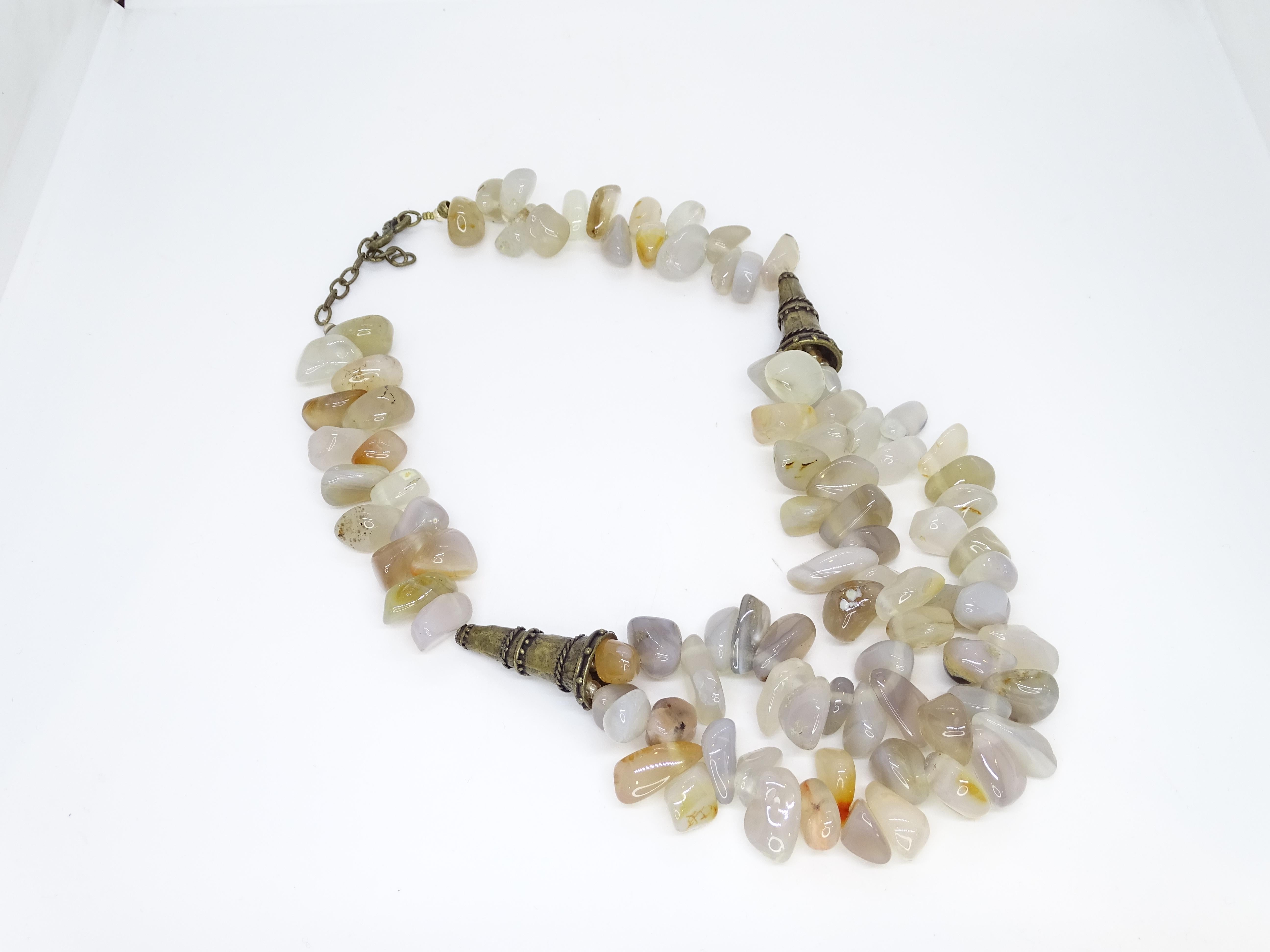 Collier vintage en quartz beige et bronze vieilli, Césarée, France en vente 5