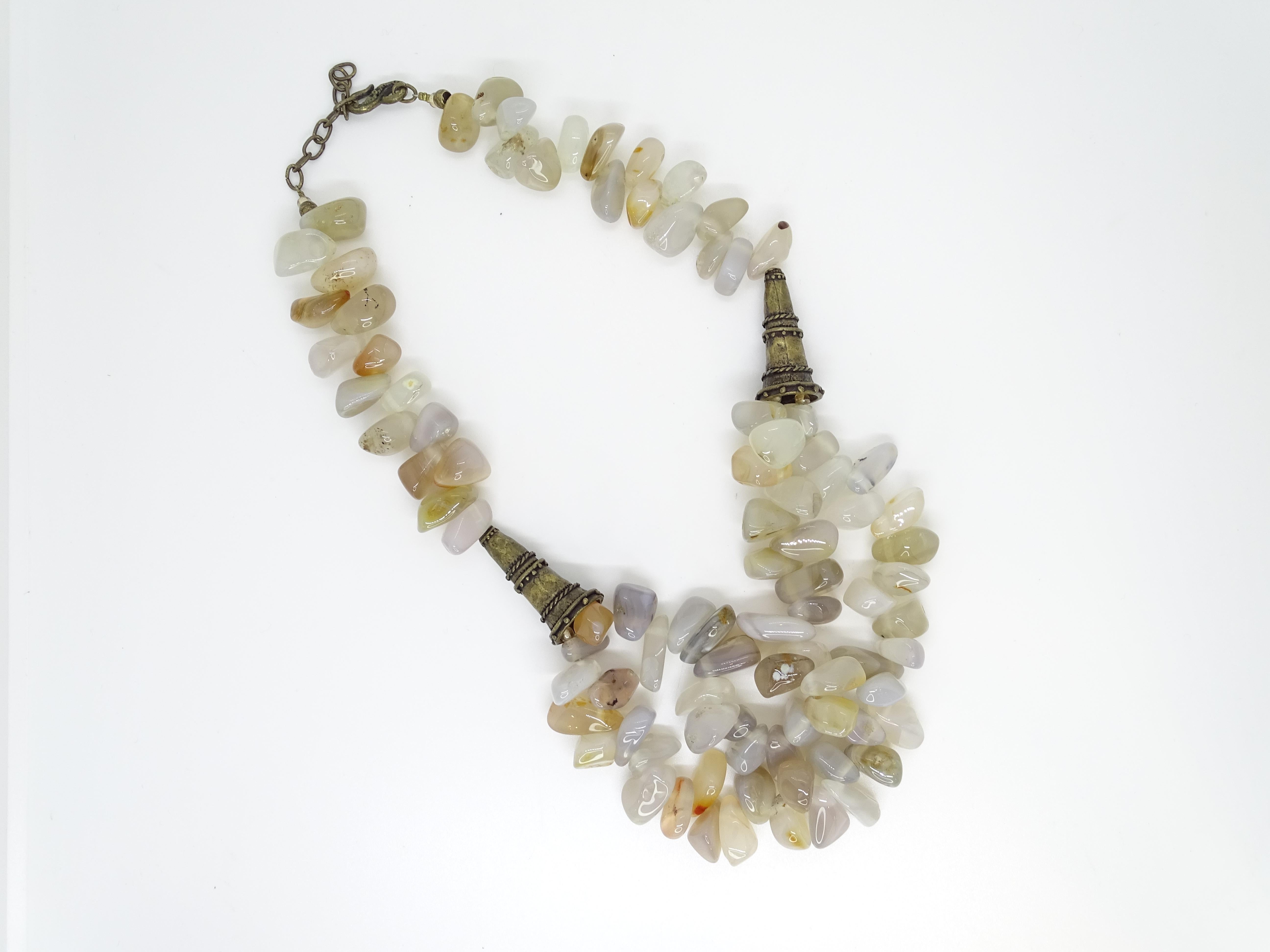 Collier vintage en quartz beige et bronze vieilli, Césarée, France en vente 6