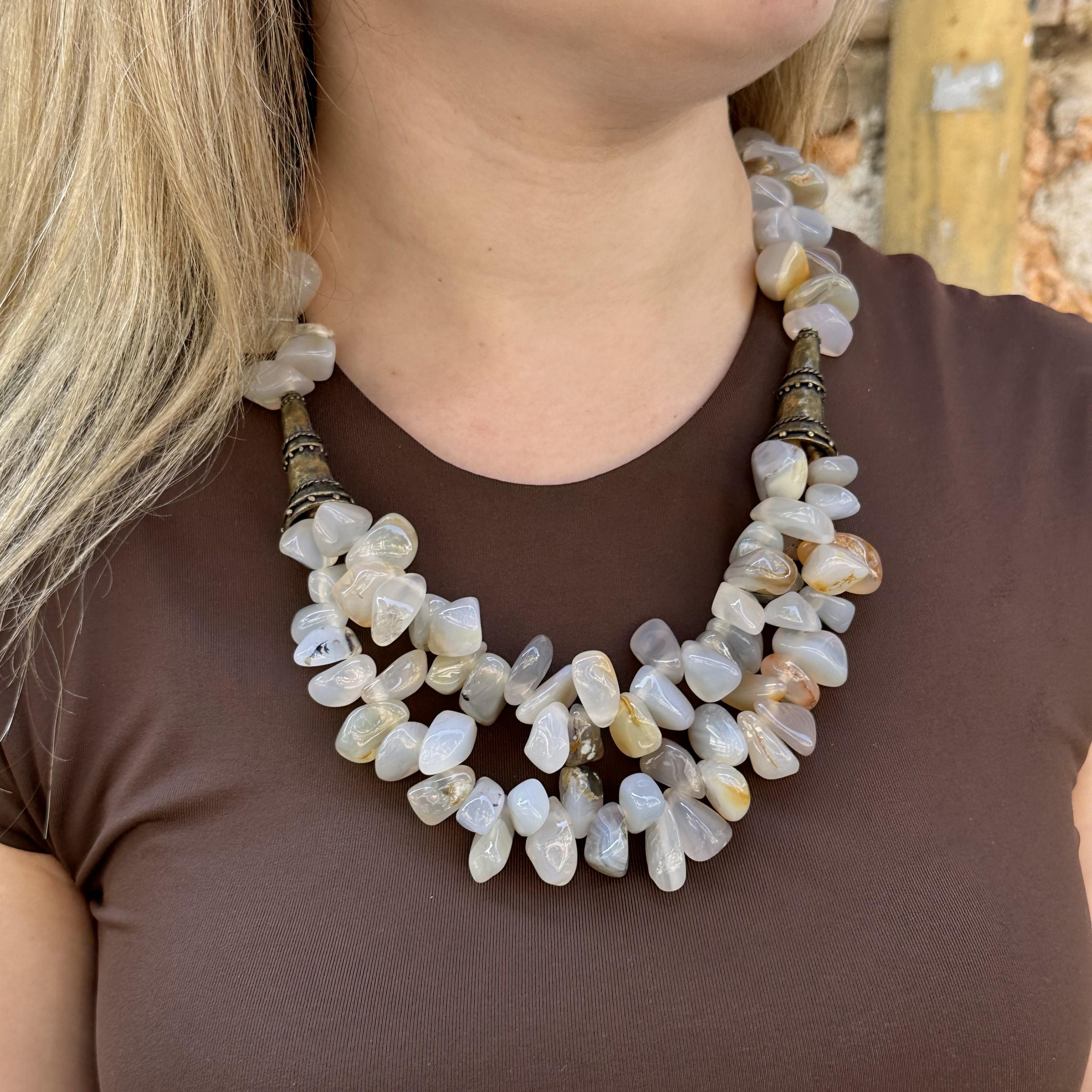 Collier vintage en quartz beige et bronze vieilli, Césarée, France en vente 13