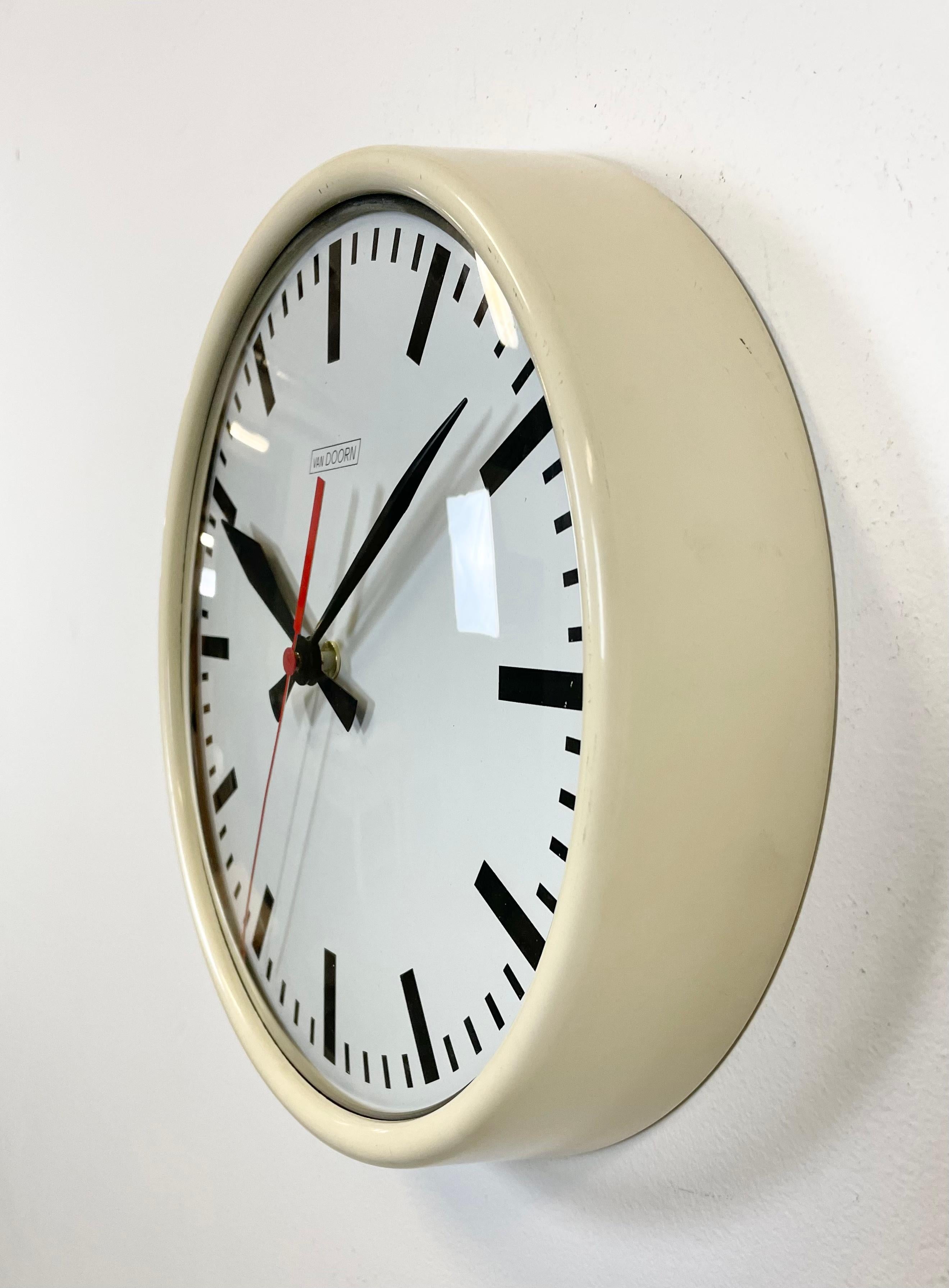 beige clock icon