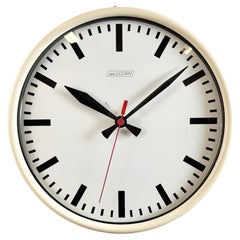 Reloj de pared escolar vintage beige de Van Doorn, años 60