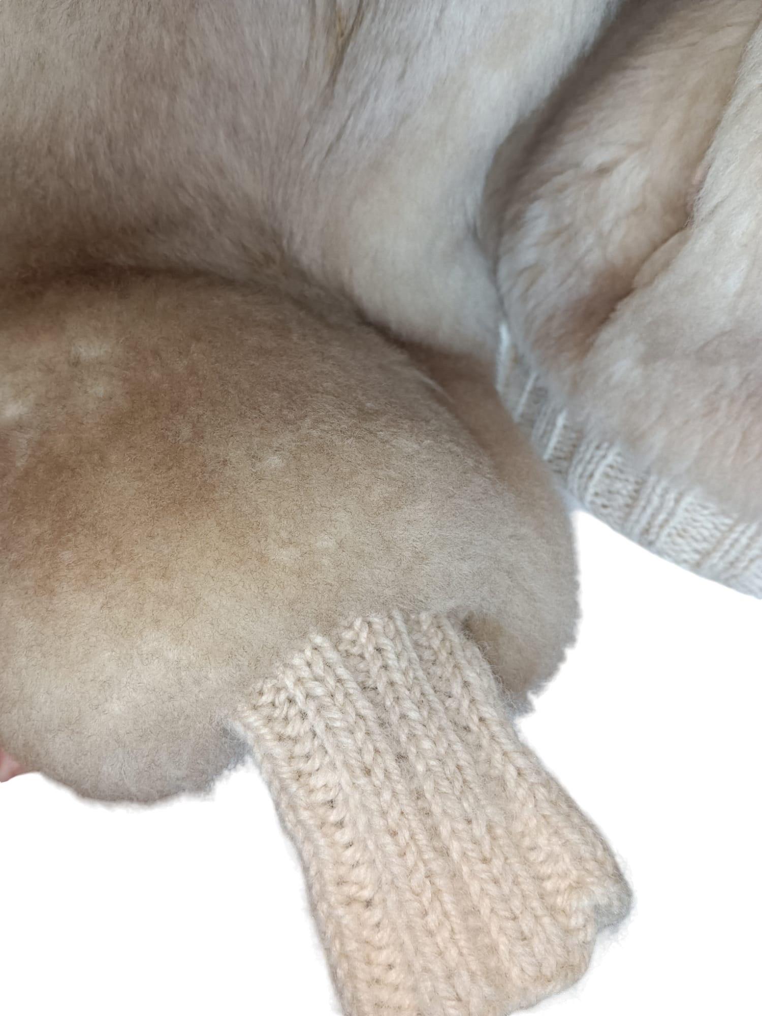 Vintage Beige Shearling Fur Coat (Size 6-S) In New Condition In Montreal, Quebec