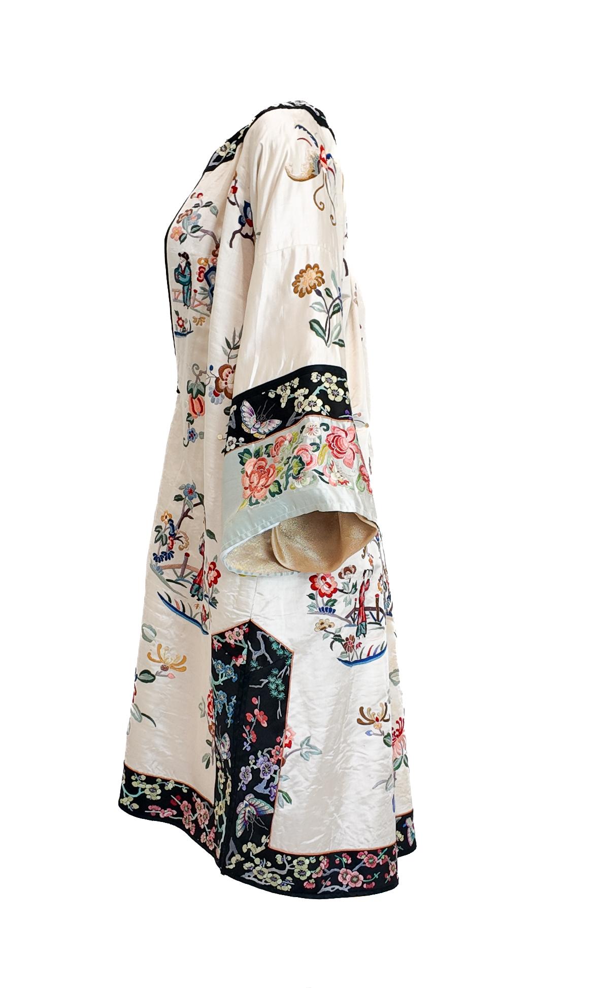 Vintage Beige Silk Embroidered Japanese Kimono Coat In Fair Condition For Sale In Los Angeles, CA