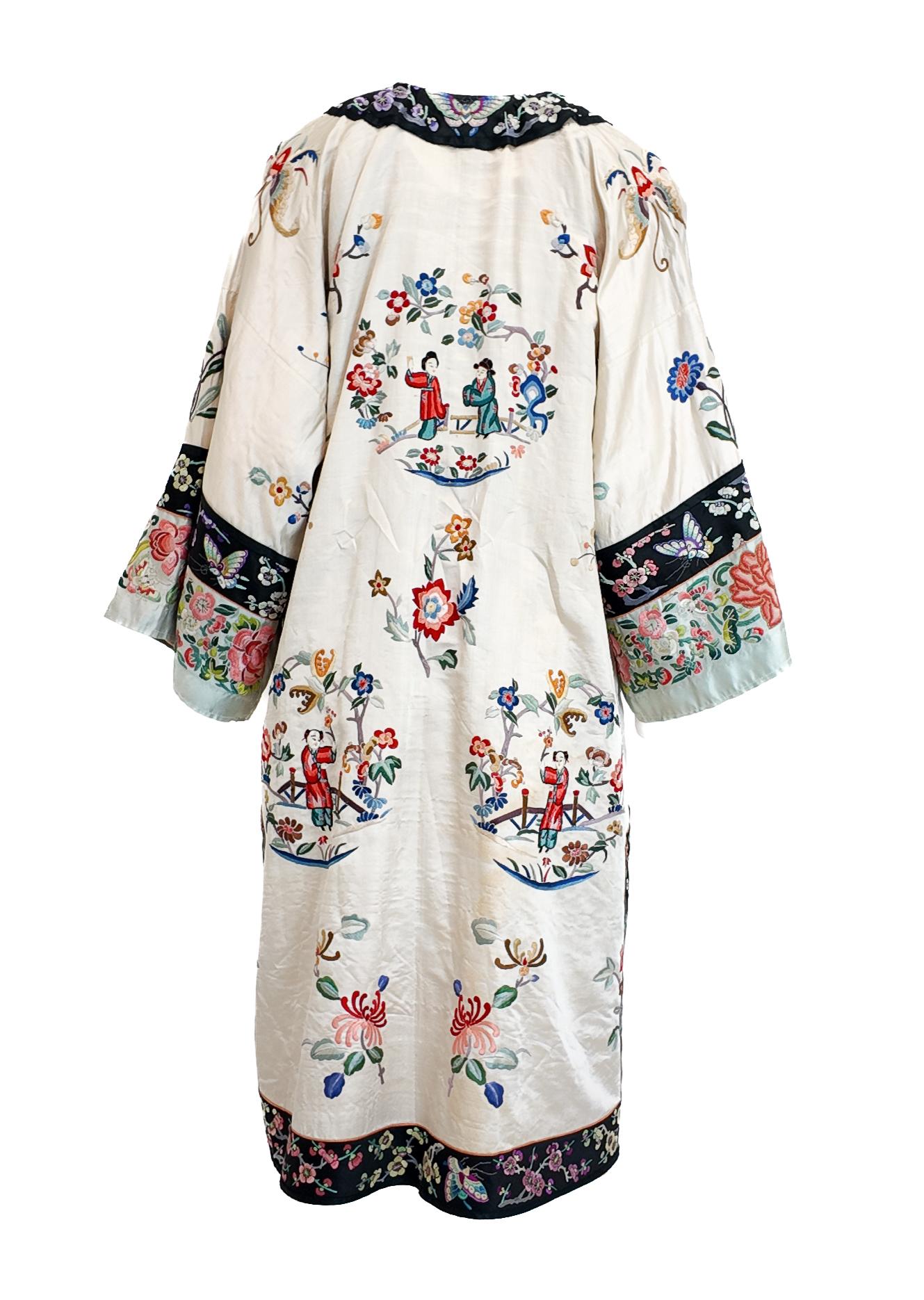 Women's Vintage Beige Silk Embroidered Japanese Kimono Coat For Sale
