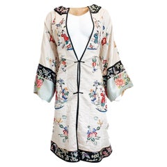 Vintage By, il kimono giapponese ricamato in seta di colore beige